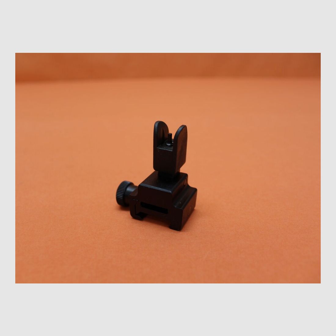 UTG - Leapers AR-15: Flip-Up Front Sight UTG (MNT-751) Gas Block Mount/ Klappkorn für Picatinnyprofil, Bild 2 von 5