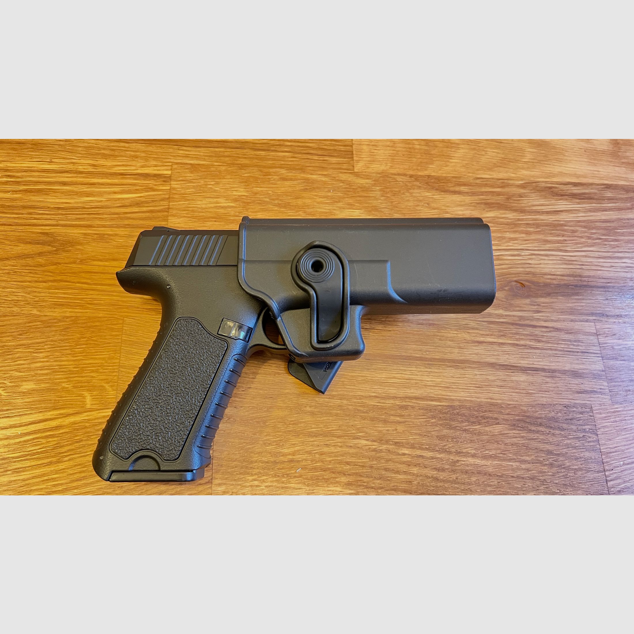 Cyma G18 / P226 / CM.030 AEP, inkl. Akku und Zubehör