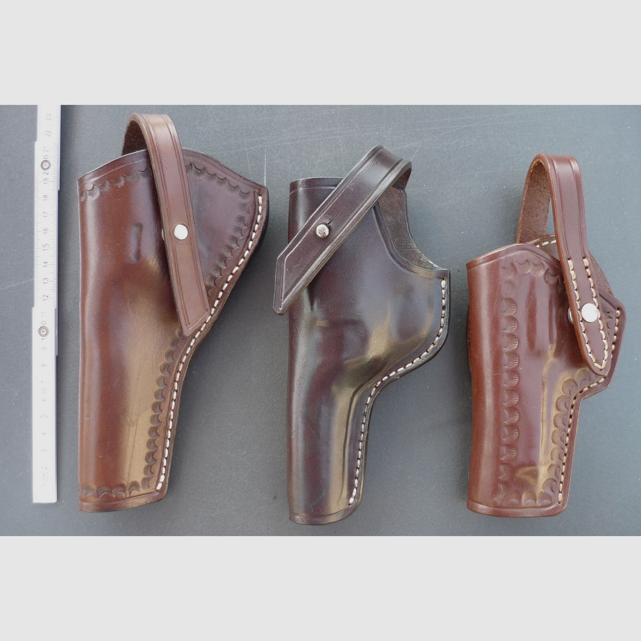 HKDesign Holster  Art. Nr.  002 : Einfachholster mit Sicherheitsriemen   -  für:  S&W Victory"38, 08, Star M30  -  für Linkshänder