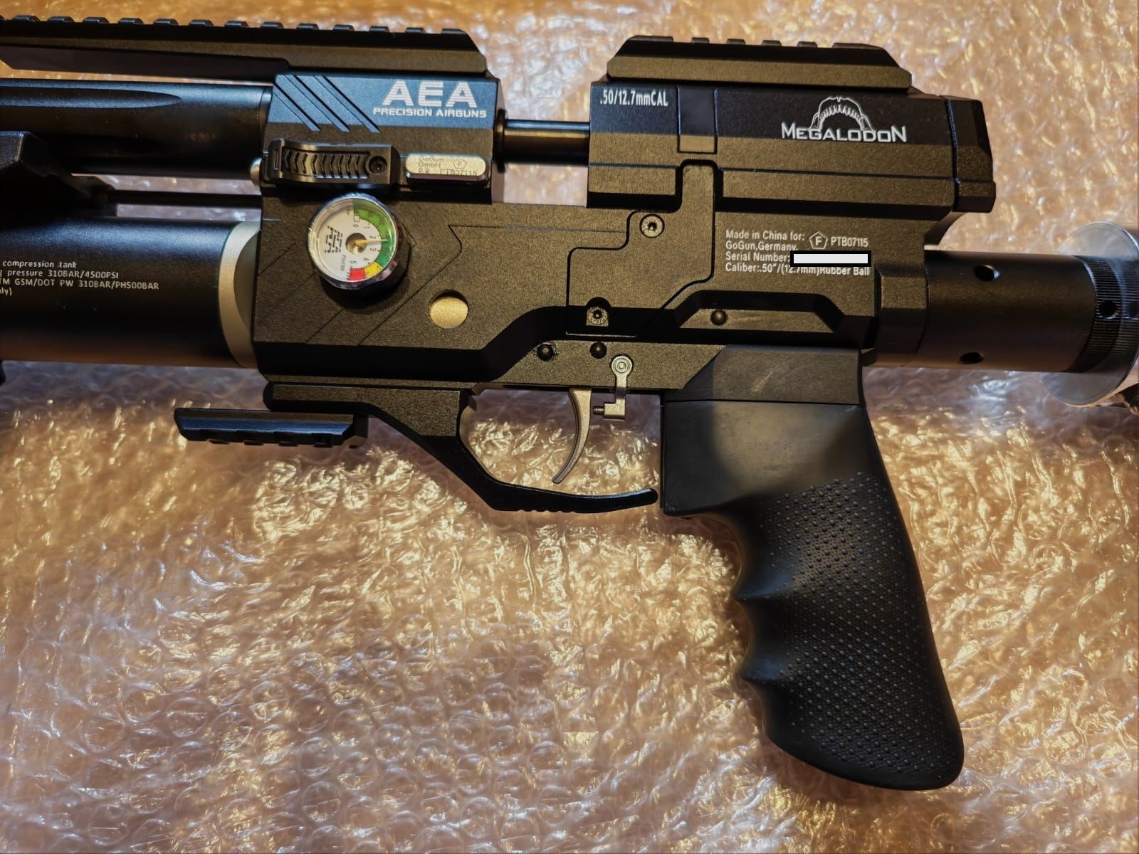 GoGun AEA Megalodon F-Serie 7,5 Joule | Kaliber .50 Luft / PCP karabin | z JADS podwójnym zbiornikiem | 2x 12 nabojowe magazynki aluminiowe | + wkładki stabilizujące do chwytu | z akcesoriami i fakturą