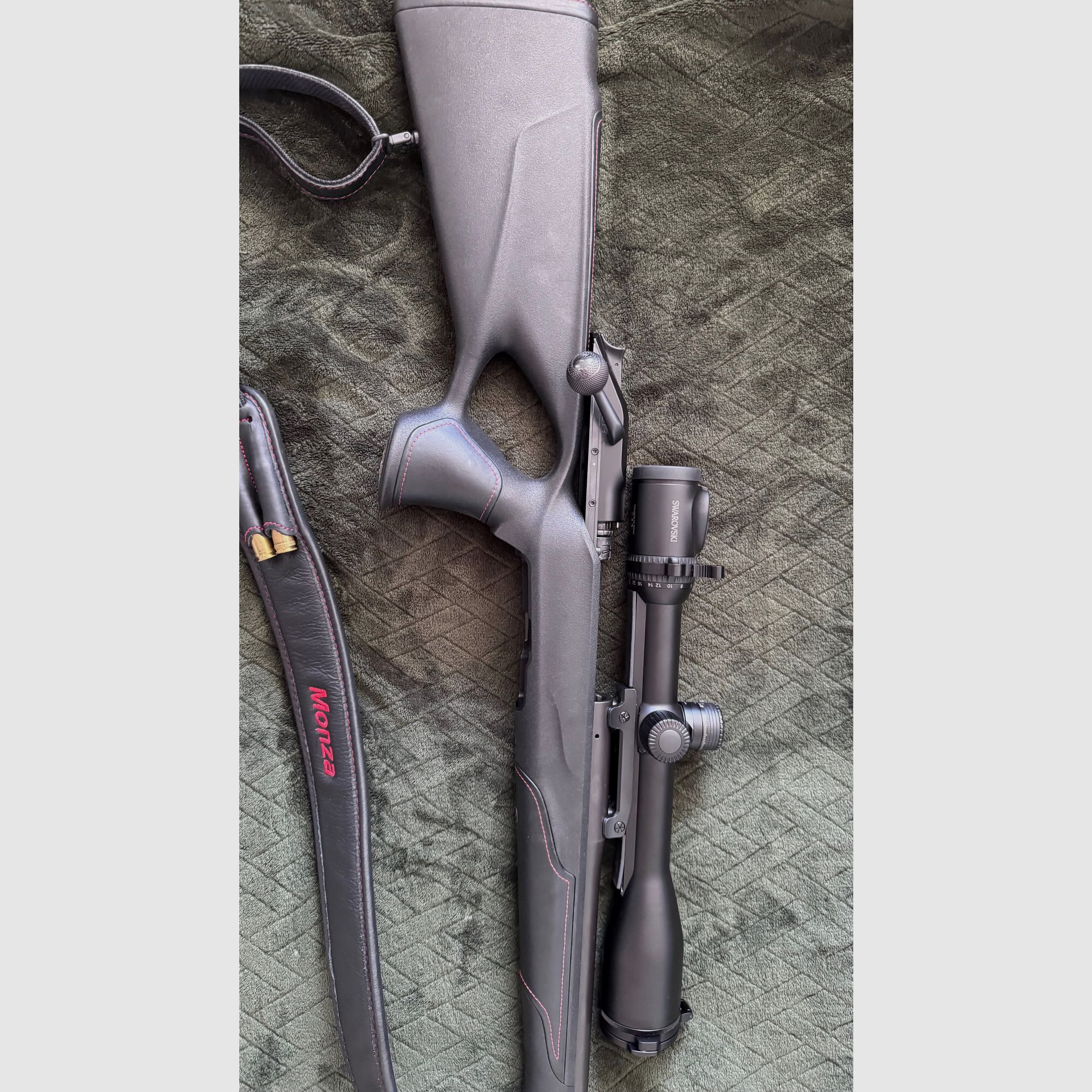 Blaser R8 Monza calibre 300 win mag con Swarovski Z8i + torre balística + palanca de lanzamiento + correa + bola de agarre de cámara etc.