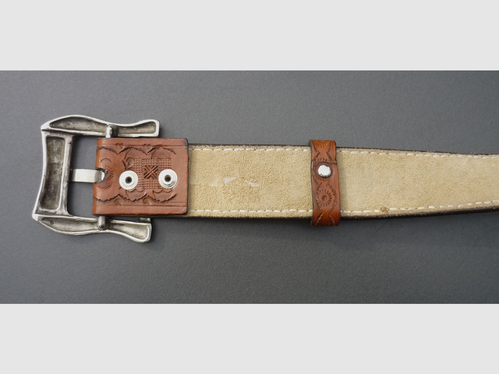 HKDesign - Holster occidental + ceinture pour Colt Walker, ensemble comme illustré pour un gaucher généralement désavantagé.