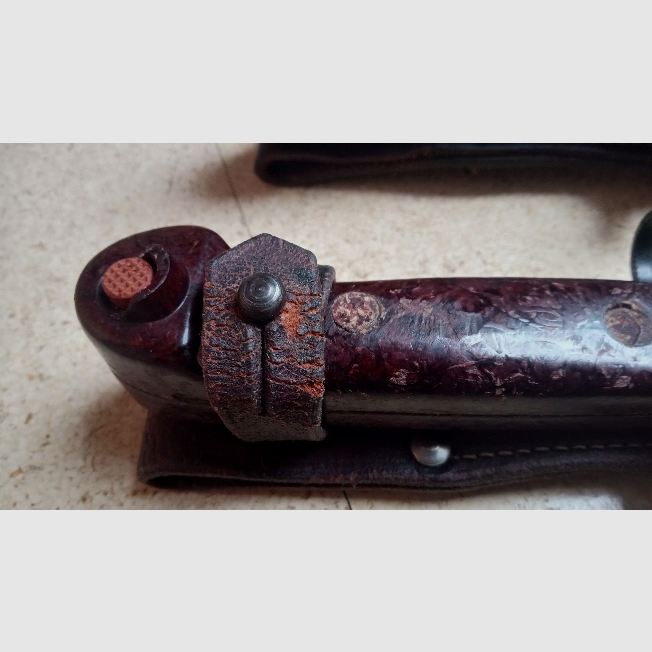 3 Rumänische 6h3 (6x3) AK Bajonette komplett inkl. Gummi Isolator und Leder Frosch  // AKM Bakelit Vintage