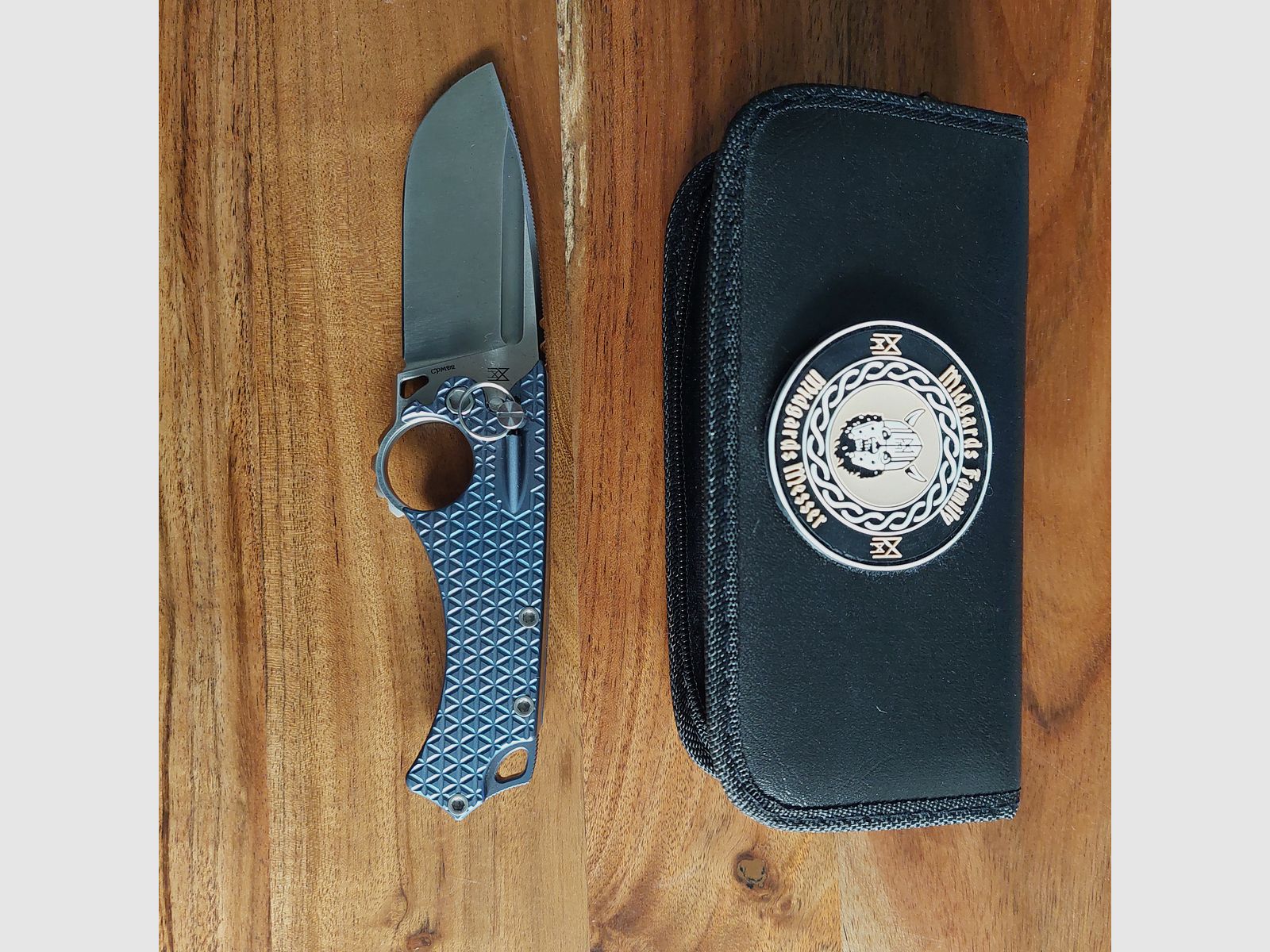 Collezione di coltelli di Midgard nuova e mai usata. Si prega di leggere la descrizione!!!!! In totale 2 spade e 9 coltelli. Posso inviare foto di tutti i coltelli. Molti sono limitati e non più disponibili. Il prezzo è trattabile. Tutti i coltelli e le spade possono essere posseduti LEGALMENTE.