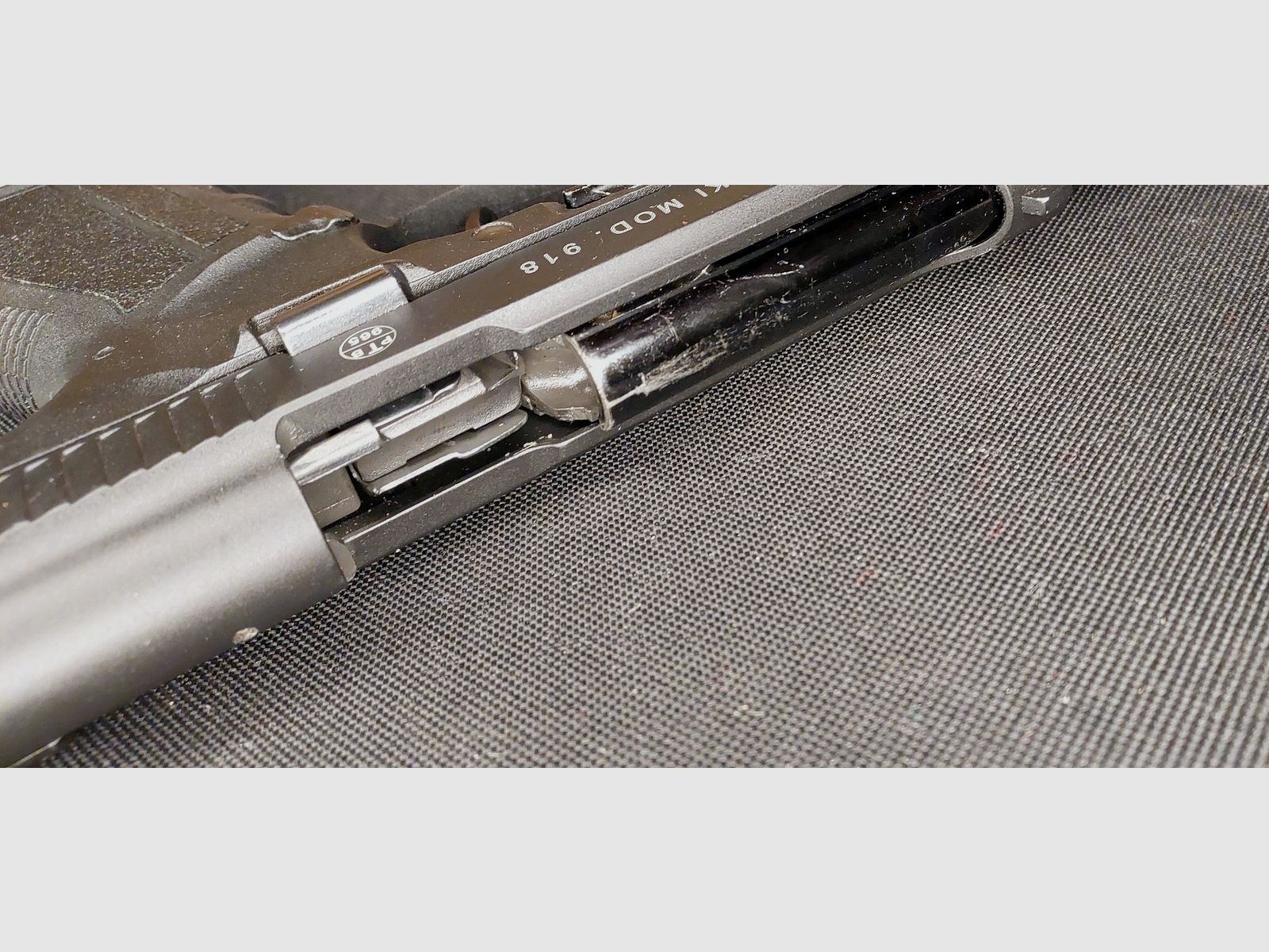 Zoraki 918 9mm P.A.K. negro - antiguo (PTB 965) con nueva funda de Cordura