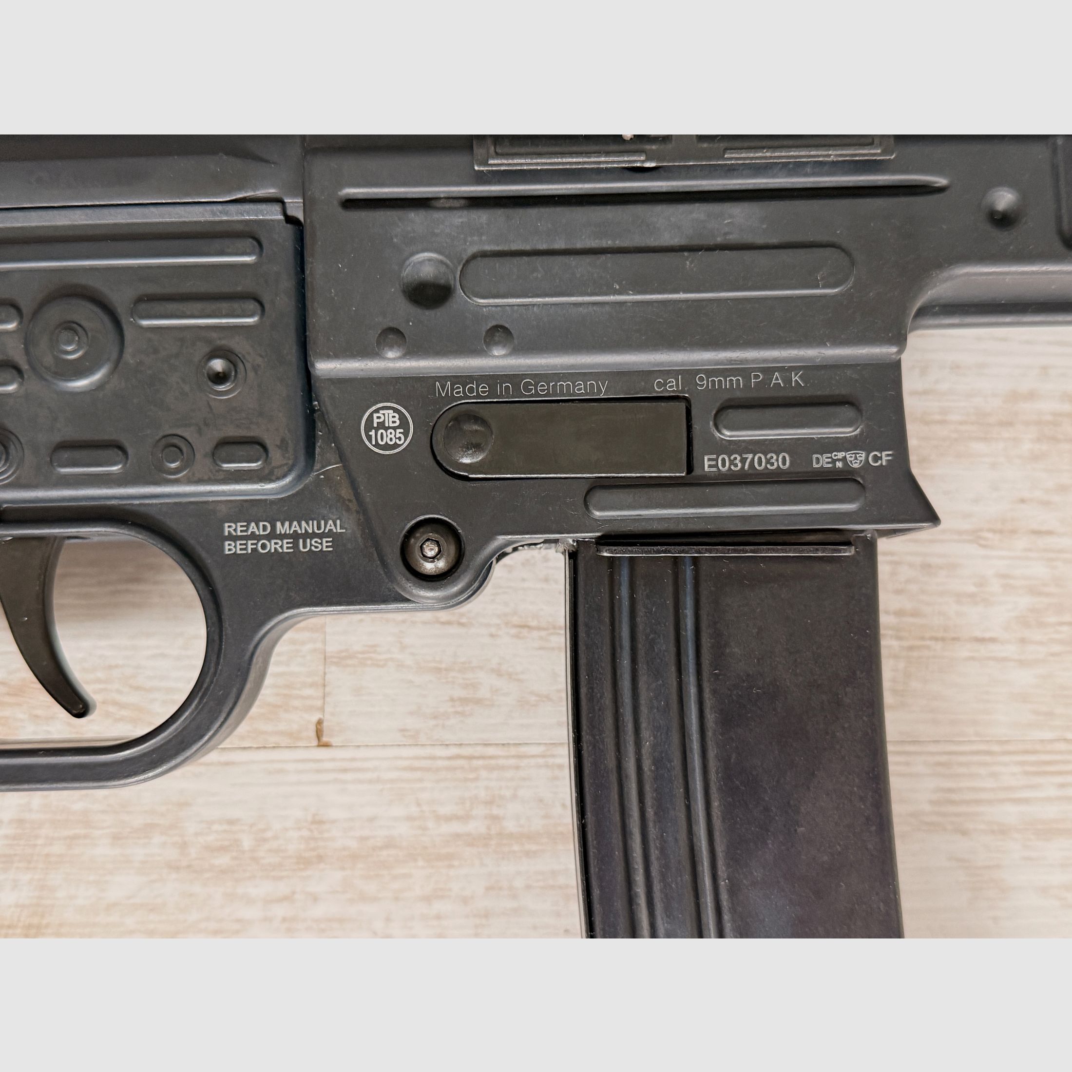 GSG STG 45 / STG 44 9 mm P.A.K. blank firing – real wood stock – top condition