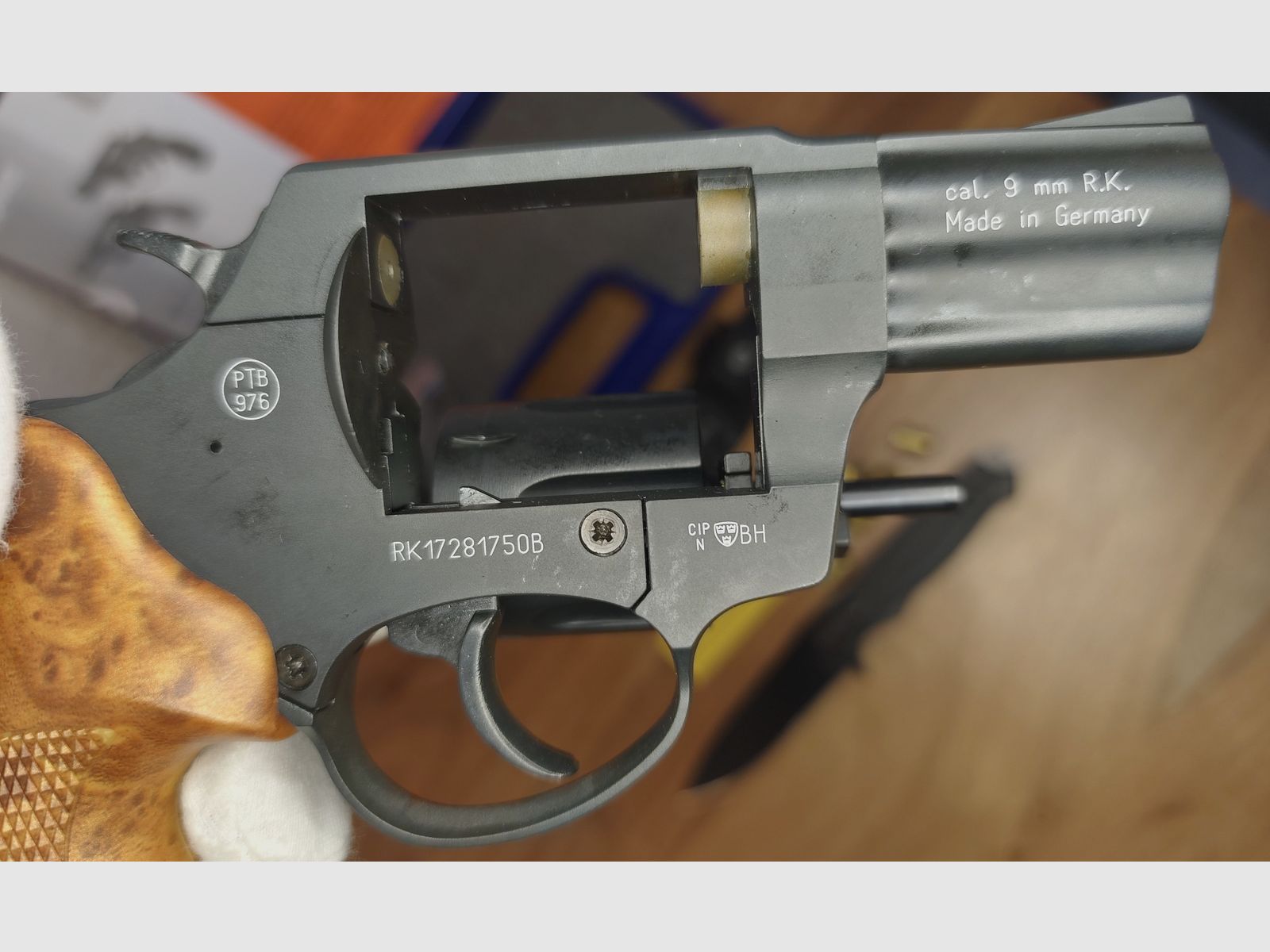 Röhm RG 89 !!Laden Neu!! PTB 976 + 10 Schuss CS Gas + Jagd- und Angelmesser