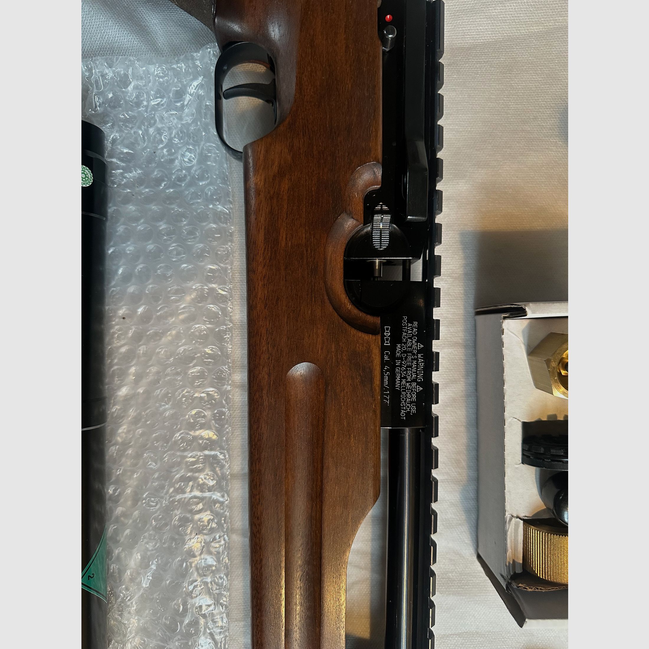 Weihrauch HW 100 T, mit SD, 3 neue Kartuschen, WBK-pflichtig, neuwertig 