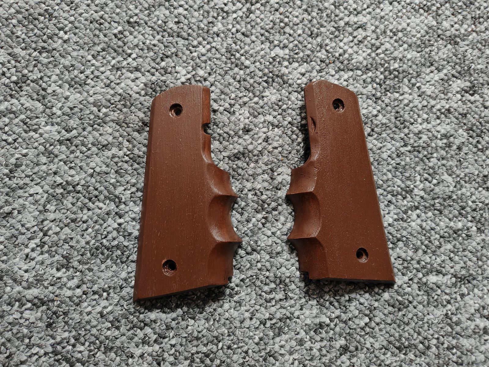 Combat Griffschale aus Holz für Colt 1911 (mit ein wenig Bearbeitung auch für Umarex 1911 oder andere Schreckschuss-Derivate geeignet)