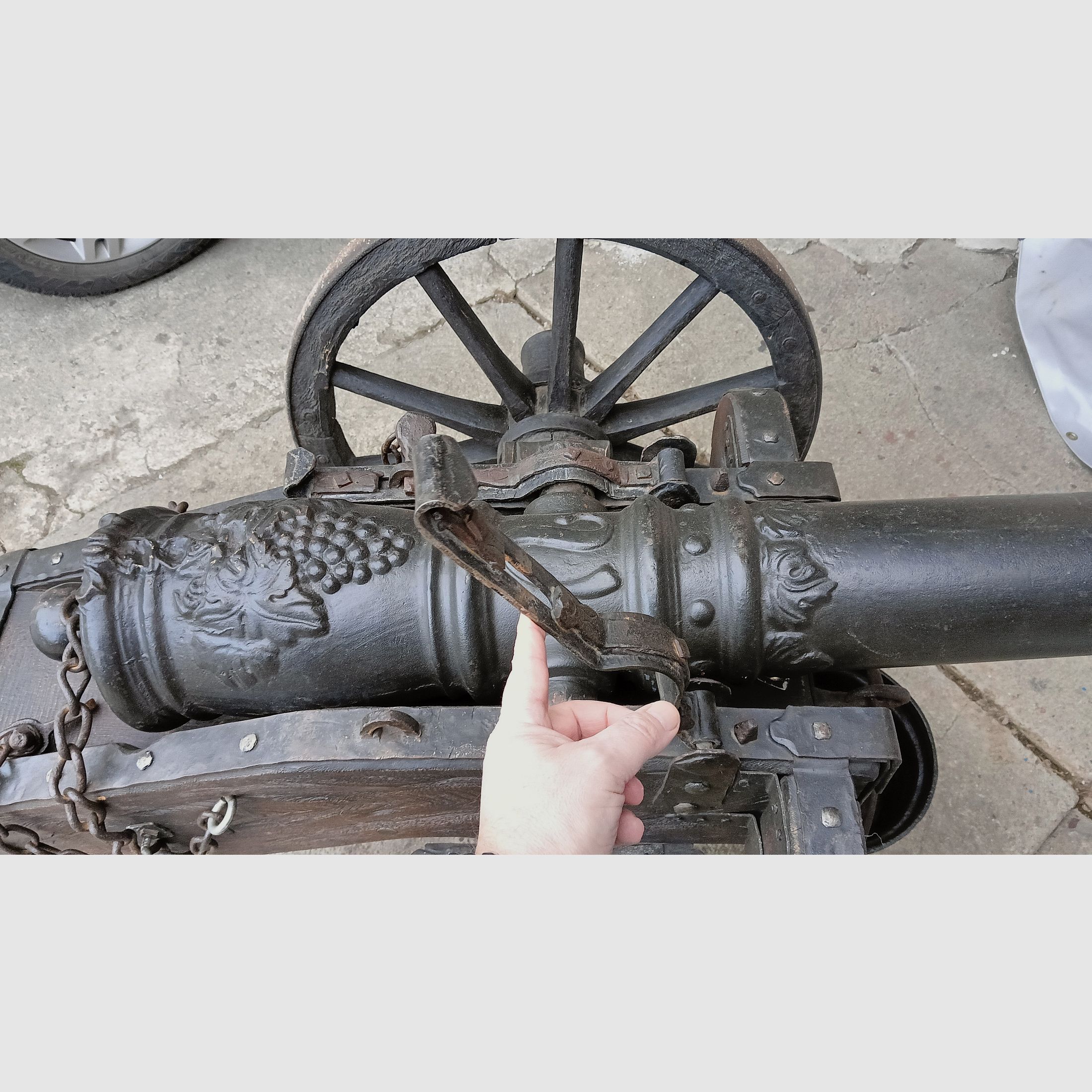 OgłoszenieReplika armaty wojskowej