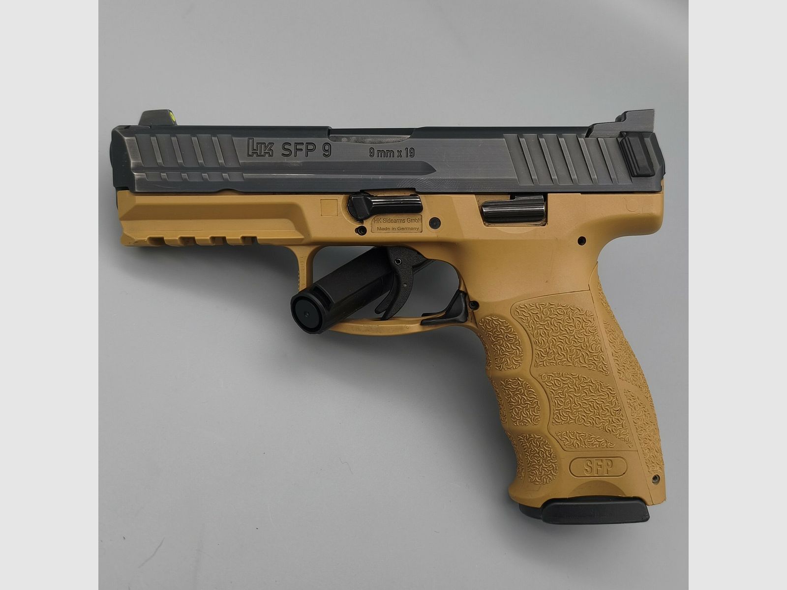 Heckler & Koch SFP9 RAL8000 Sandfarben mit Tritiumvisierung 9mmLuger