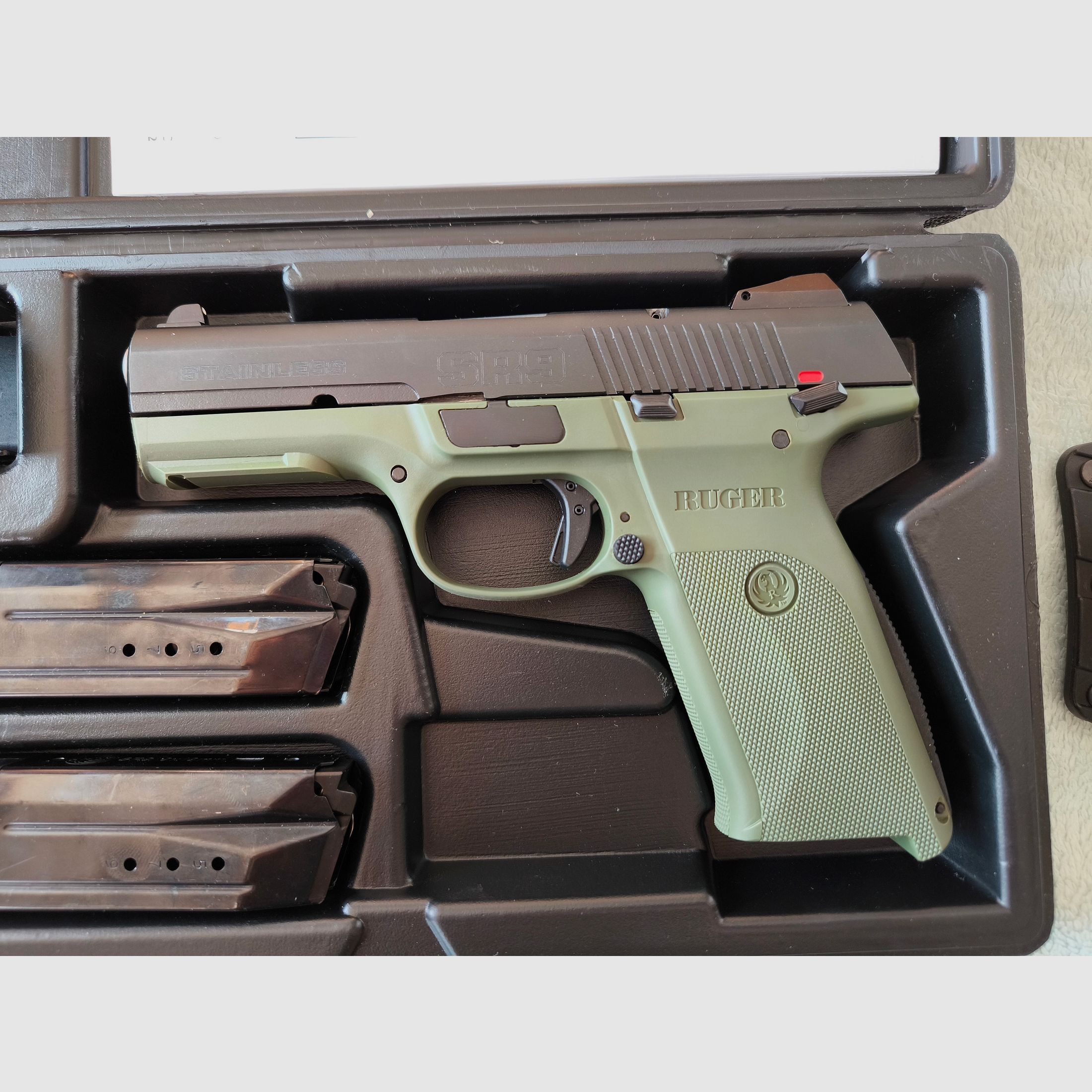 Pistolet Ruger SR9 9x19 w komplecie z kaburą w super stanie (brak Glock CZ Walther Heckler)