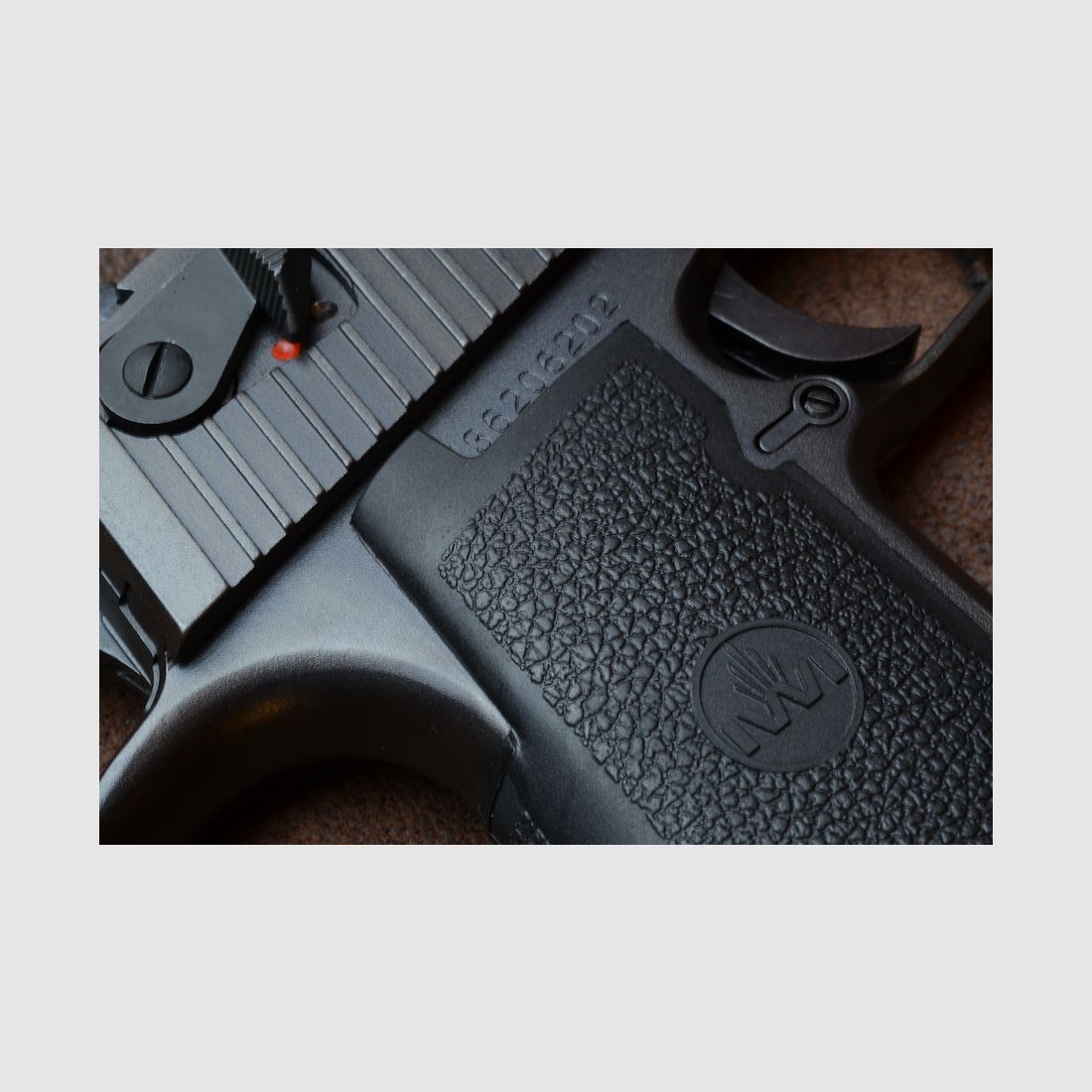 Außergewöhnliches Set Desert Eagle MK-XIX – Kaliber 44Mag – 2 Läufe (!) ein 6 Zoll und ein 10 Zoll (!) – Seltenes Exemplar IMI aus israelischer Herstellung (und nicht aus den USA!) – Original IMI Tasche – Zwei Magazine – Zustand NEU! Außergewöhnlich!, Bild 11 von 16