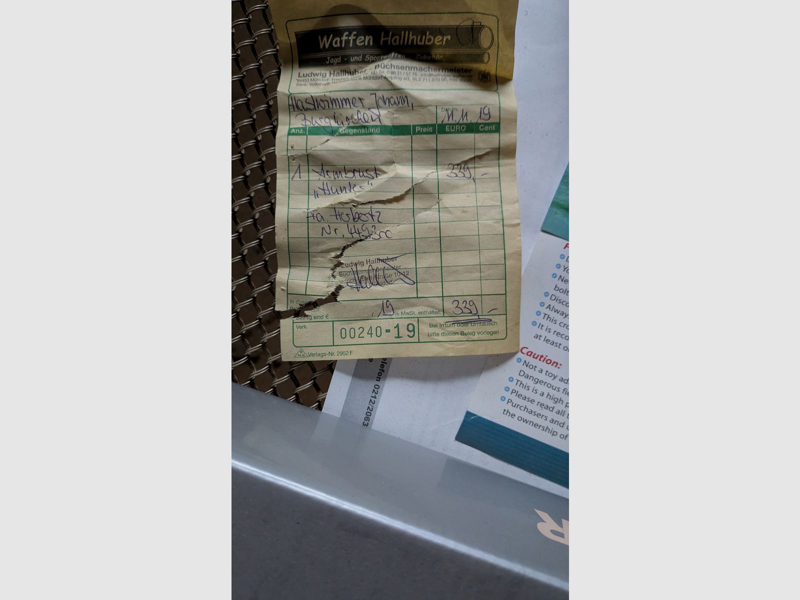 Arbalète avec lunette de visée, flèches et cible