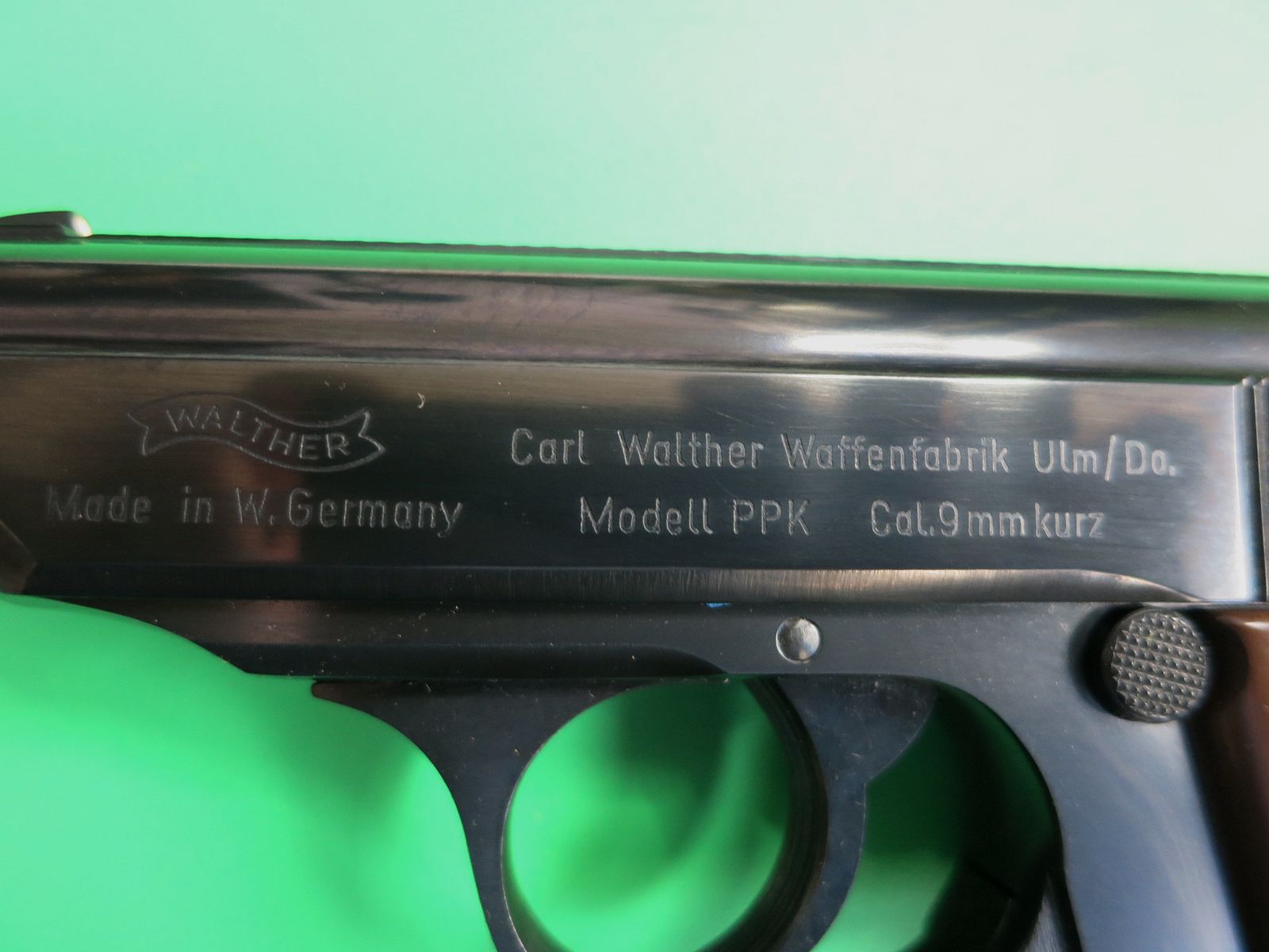 Pistola semiautomatica, Walther PPK, cal. 9 mm corto, impugnature marroni, come nuova       #82