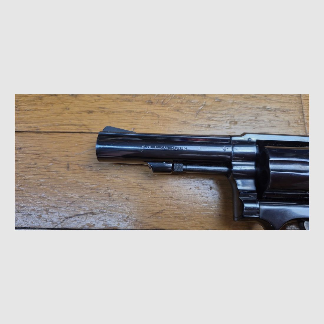 Sehr schöner Revolver Smith&Wesson Model 13-2 – Kal. .357 Magnum in K-Karosserie – Abgeleitet vom Military and Police in einer Version mit schwerem Lauf – Waffe „Pinned und recessed“ von 1978 – Polizei- und vielseitige Waffe par excellence – Zustand nahezu perfekt – TBE++/TBE+++, Bild 26 von 26