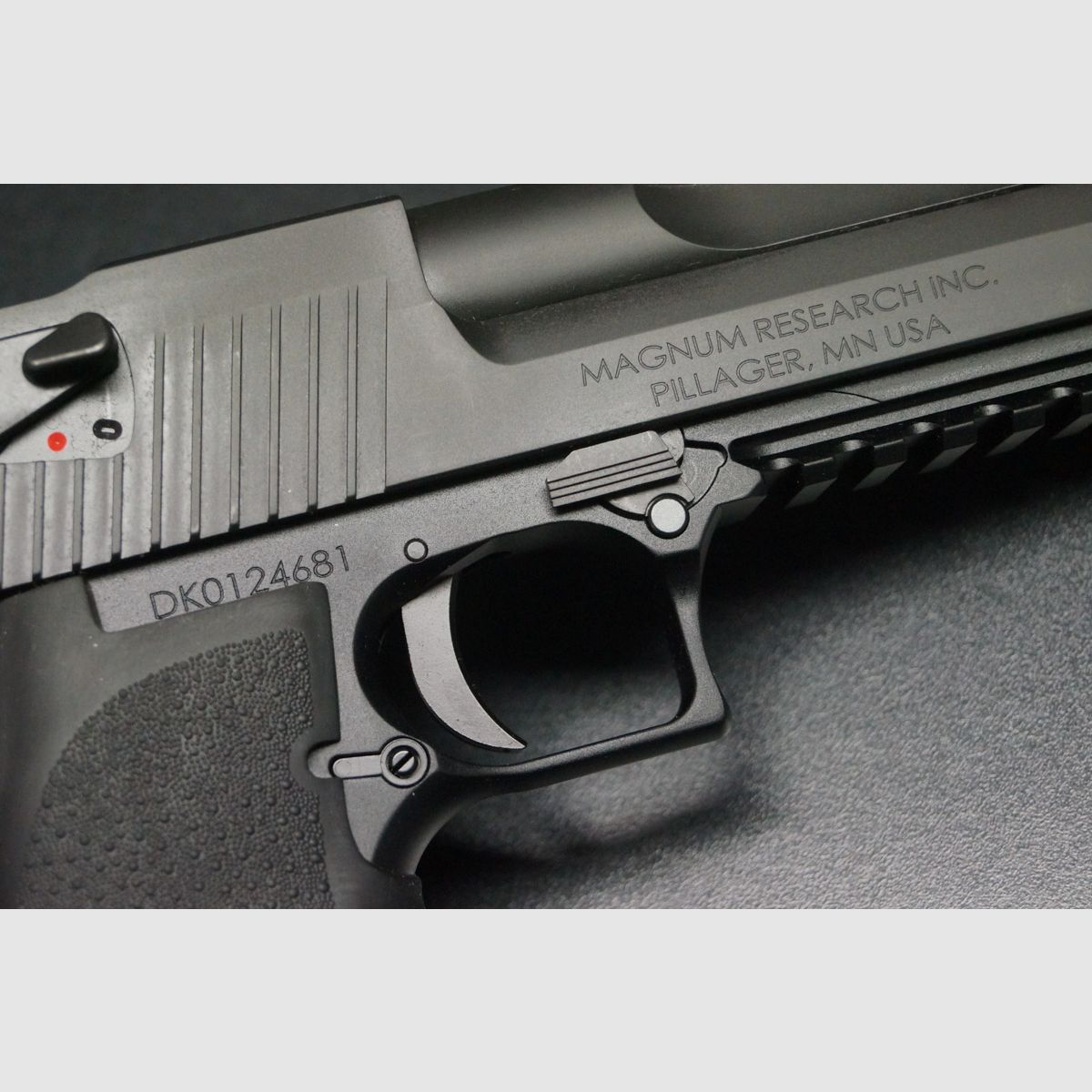 Magnum Research Desert Eagle 50AE Schwarz, Bild 3 von 7