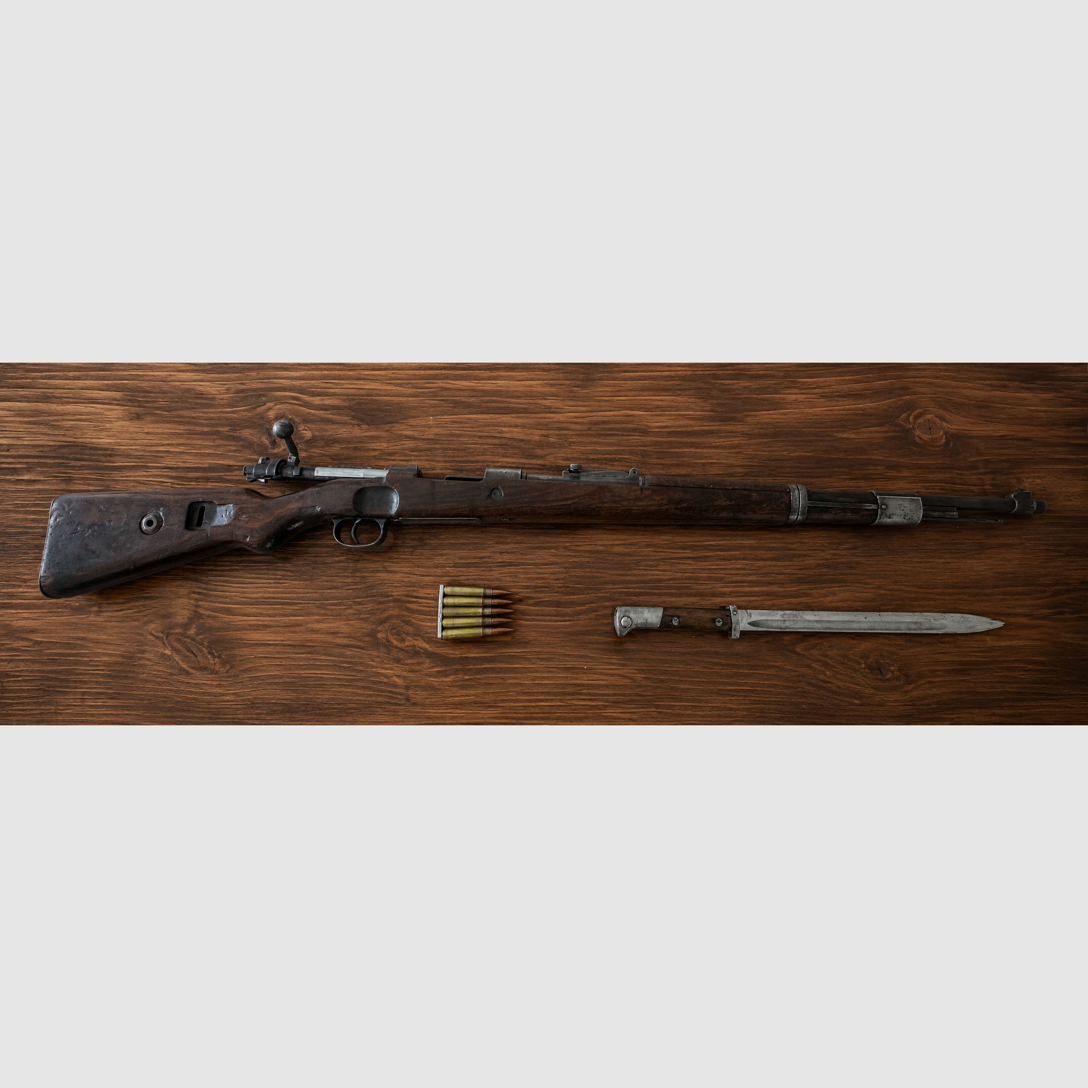 Karabiner K 98 k désactivé original avec baïonnette et munitions factices