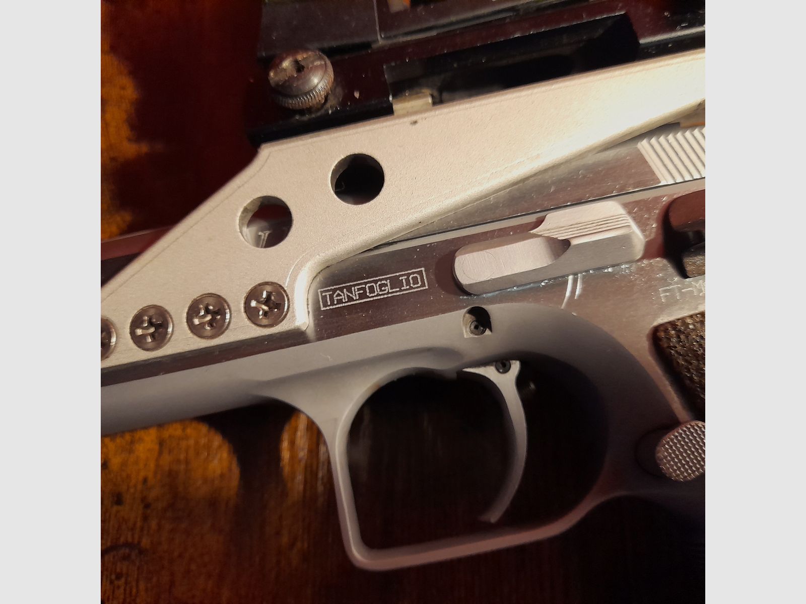 TanfoglioLimited 40 HC CAT 9960 4" con sistema intercambiable en 9mm Luger