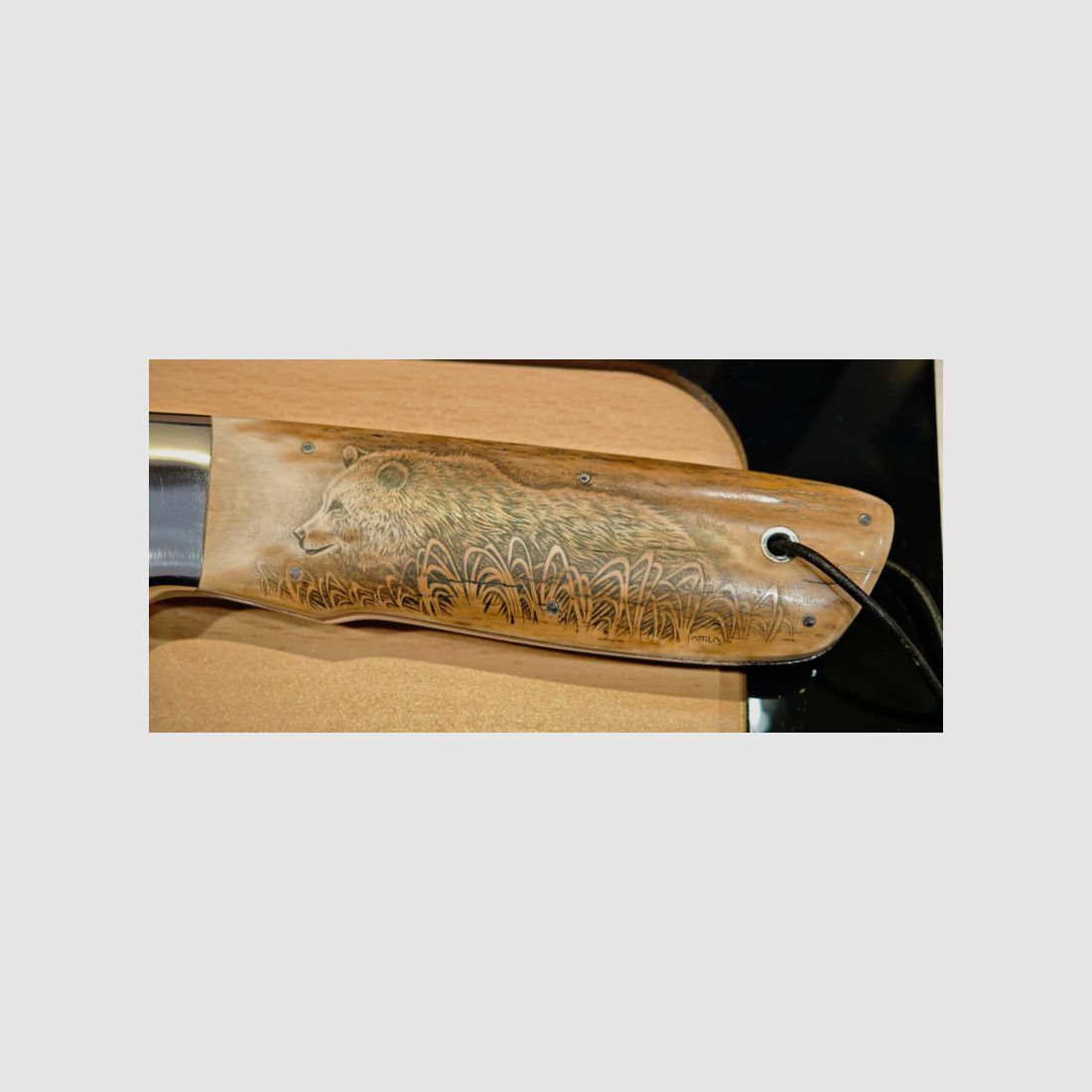 DNC "Athos" – RWL34 | Marfil de mamut | Grabado Scrimshaw Oso | Cuchillo de colección exclusivo | Cuchillo de caza, imagen 2 de 6