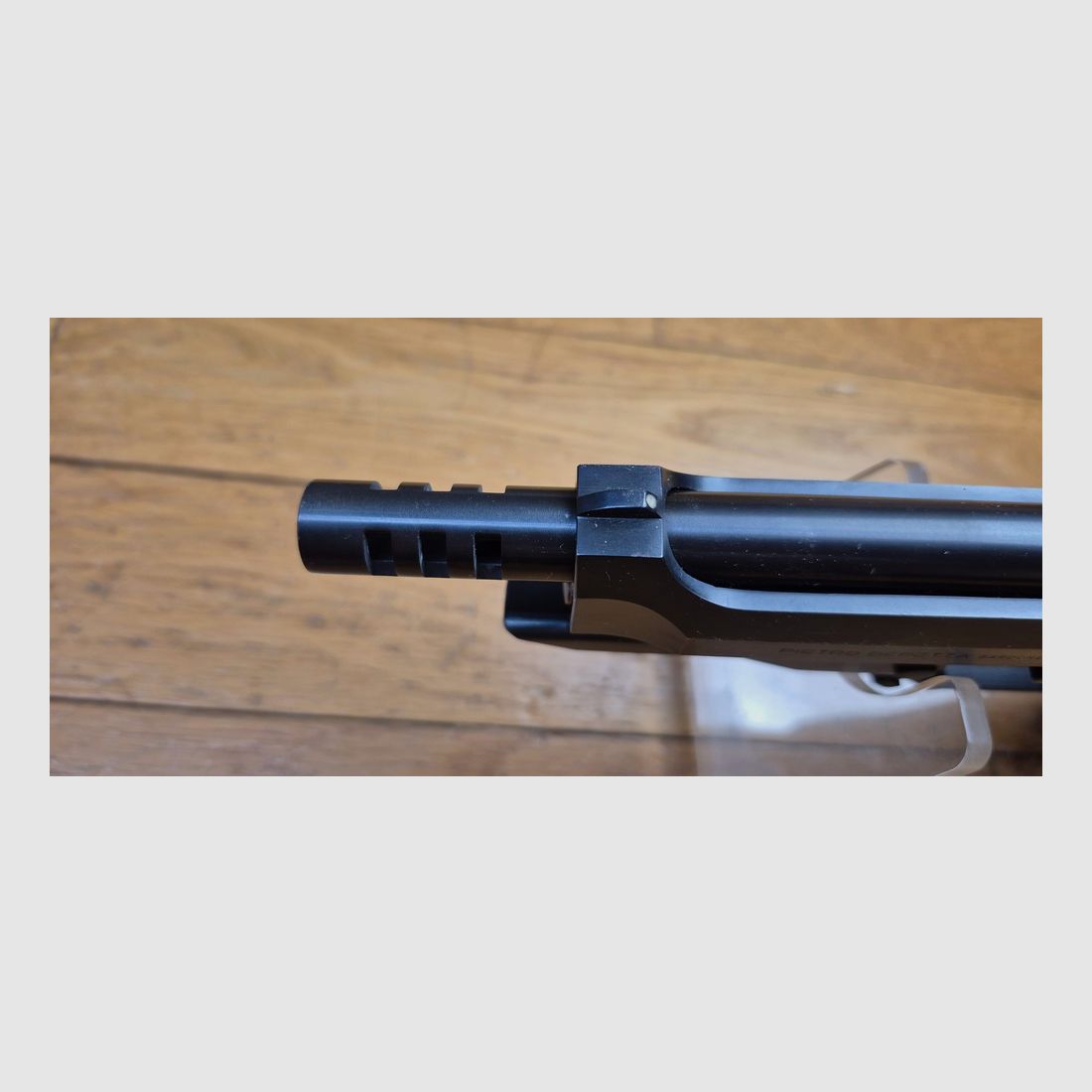 Sehr schöner Beretta 93R Selbstladepistole – Weniger als 2.000 Exemplare! – Seltene Version des 1. Typs mit Laufbohrungen – Magazin 15 Schuss – Ausgezeichneter Zustand, fast neu für die seltensten Beretta – TBE ++ – Kategorie A2 – Export AUSSCHLIESSLICH, Bild 20 von 29
