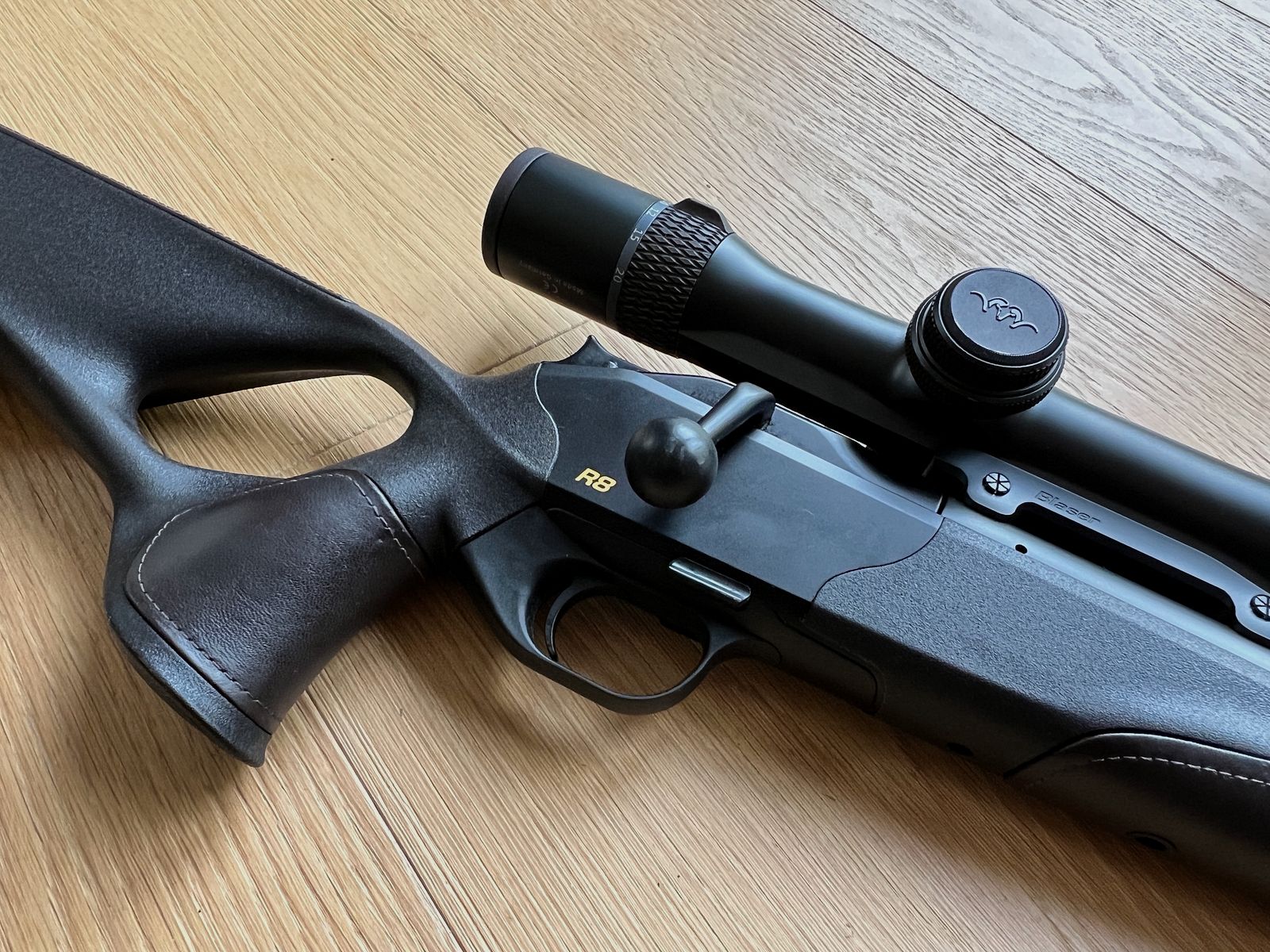 Blaser R8 Ultimate Leather Cocoa, .308 Win, Blaser B1 4-20x58, incl. Vorderschaft für Silencer