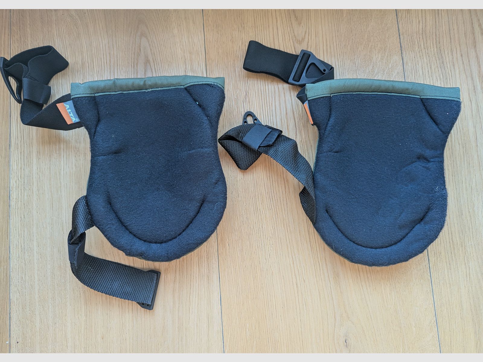 Alta Tactical Altaflex ochraniacze na kolana oliwkowe Alta Tactical ochraniacze na kolana (czarne, nylon, guma) Airsoft