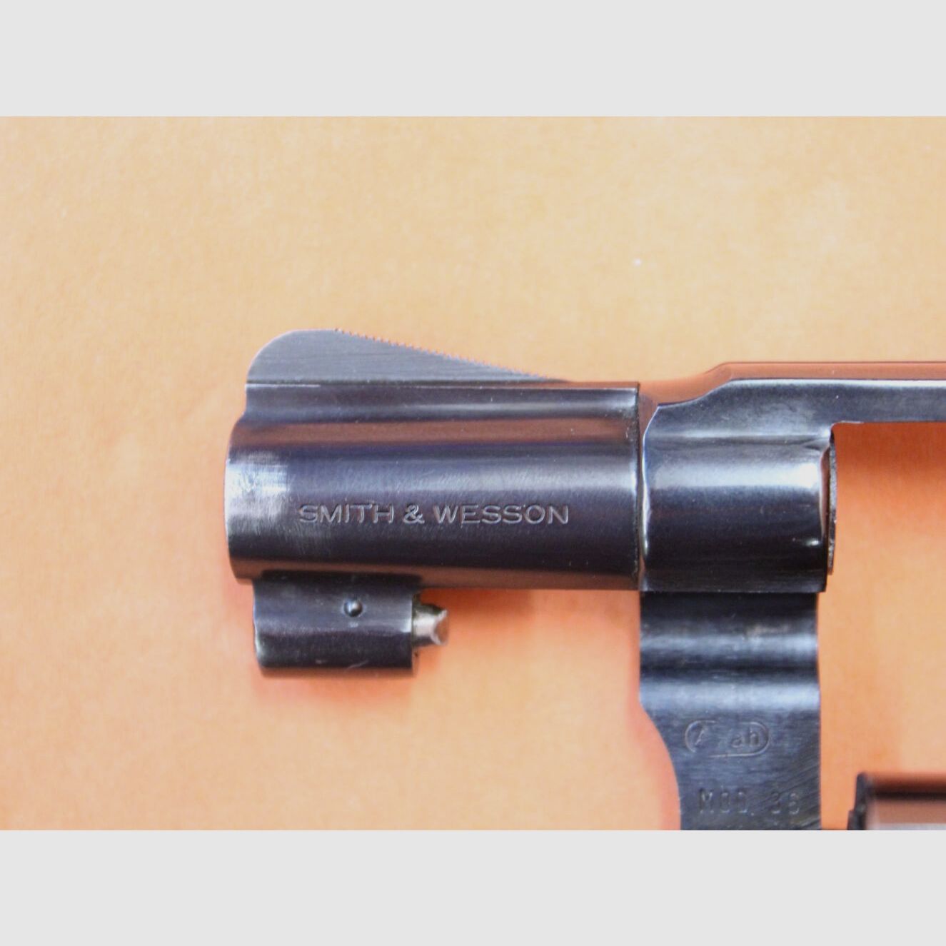 Smith & Wesson Revolver .38Special Smith&Wesson/ S&W 36 brüniert, 1 7/8" Lauf/ Holzgriffschalen Gebrauchtwaffe