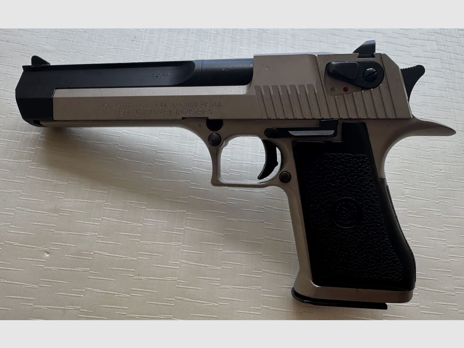 IMI Desert Eagle Kaliber .44 Magnum – Vernickelte Ausführung mit Abzugstuning