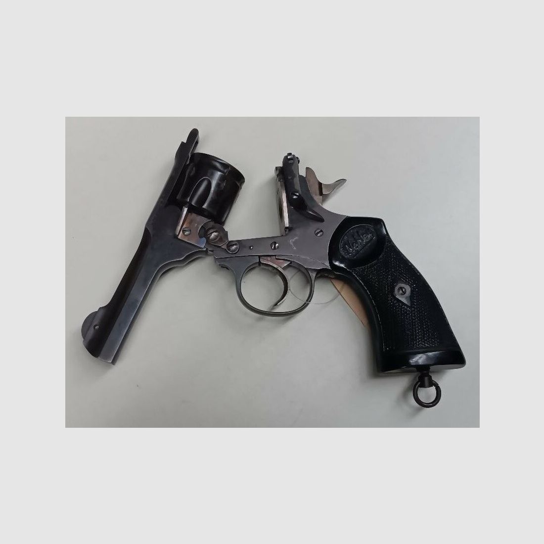 Webley & Scott revolver a tamburo