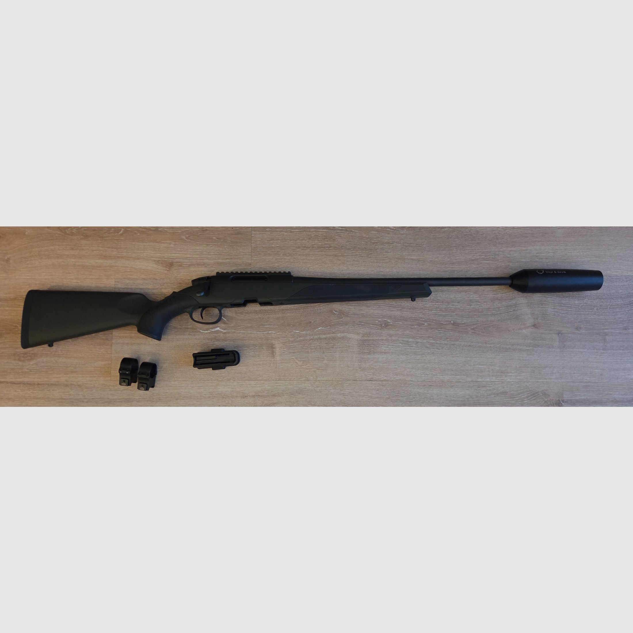 Steyr SM12 Cal. 308win met Freyr & Devik geluiddemper en EAW montageringen, afbeelding 1 van 5