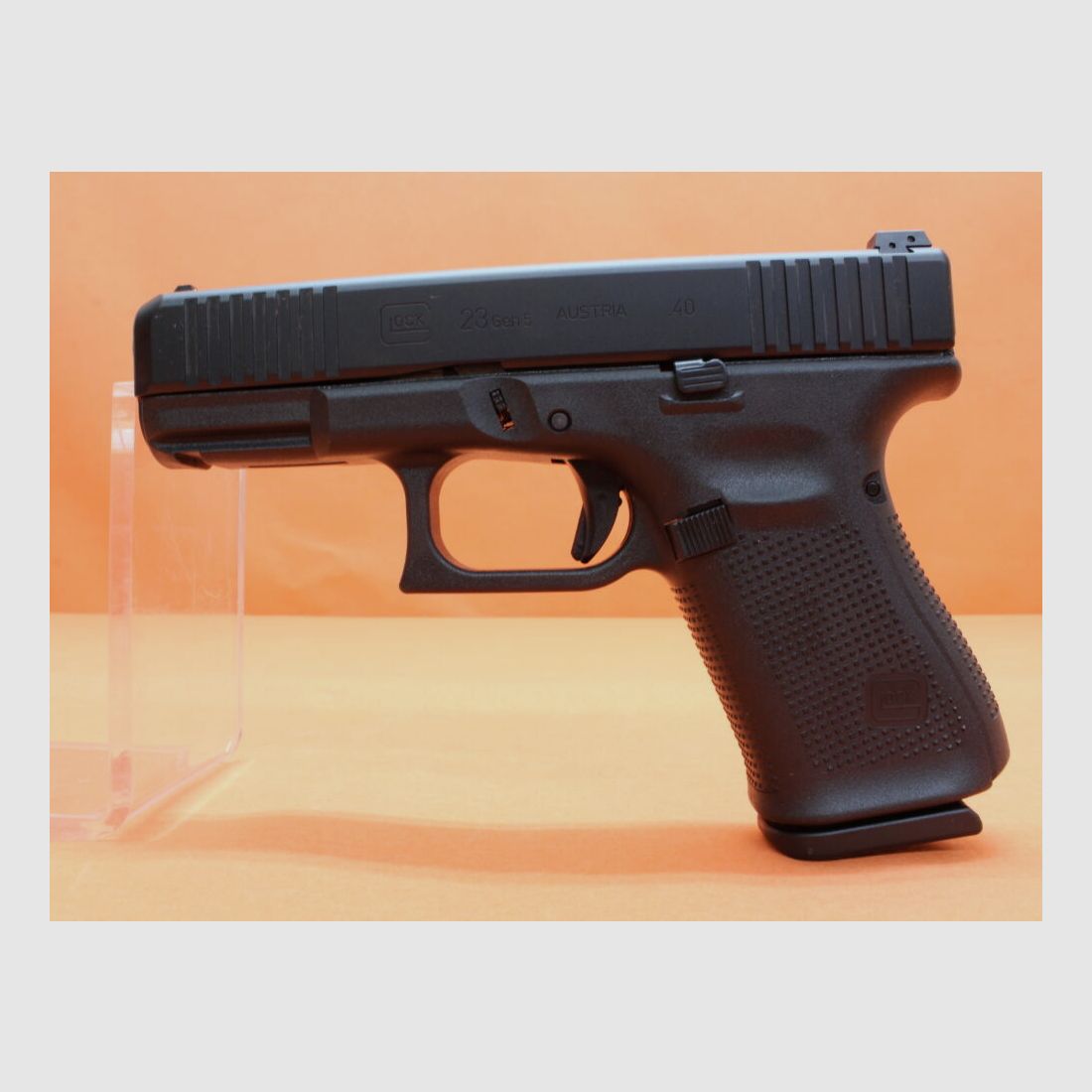 Glock Ha.Pistole .40S&W Glock 23 Gen5 102mm Lauf/ Front Serrations/ Reservemagazin