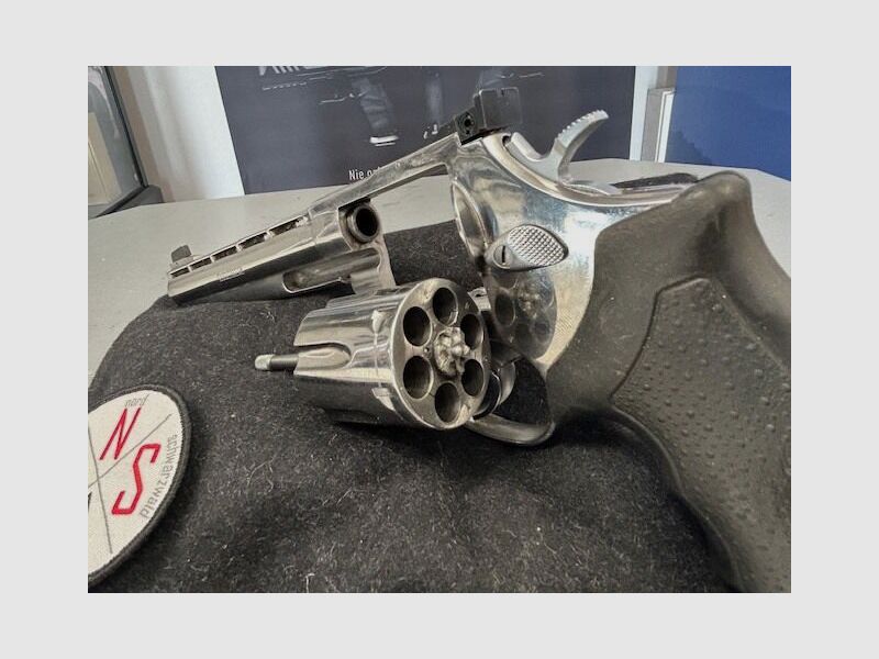 Taurus Taurus 689