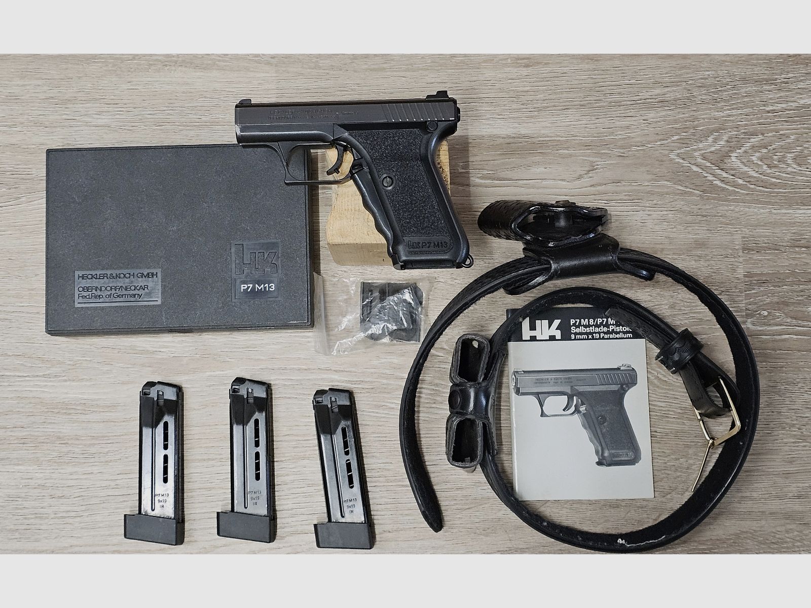 HK P7, Heckler & Koch P7 M13, 9mm, including 3 magazines, original manufacturer's box and instruction manual