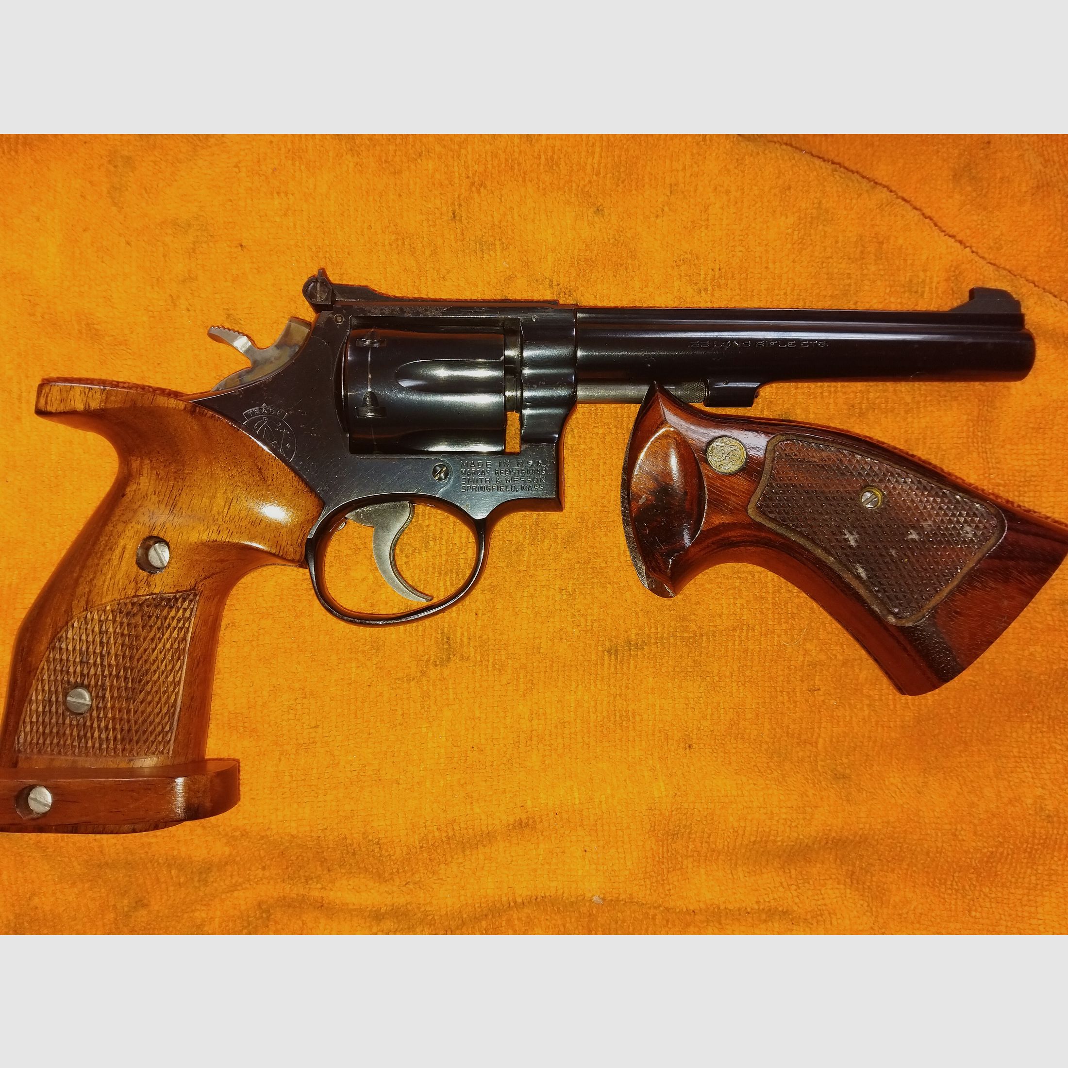 Revolver Smith & Wessen Modell 17 6" mit Sportgriffstück