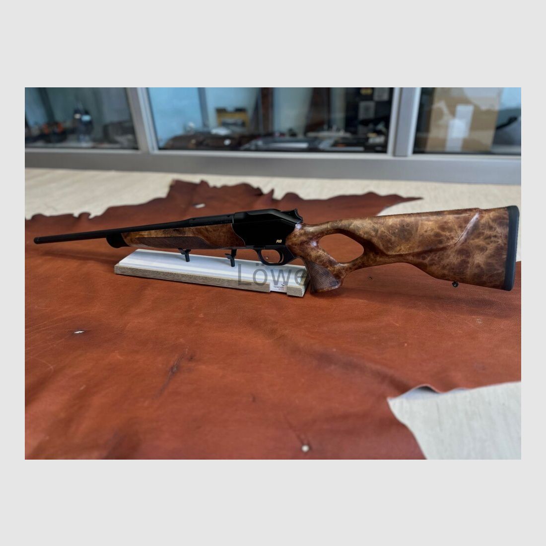 Blaser R8 Ultimate Wood Class 10
