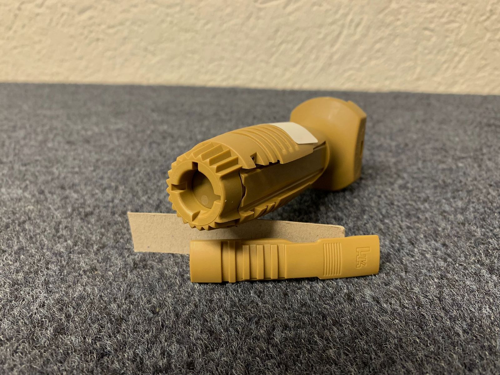 HK Sturmgriff mit Einschub für LM/LLM-Taster sandfarben / RAL8000 - NEU - Heckler & Koch Mr223 Mr308 G28 G95k KSK