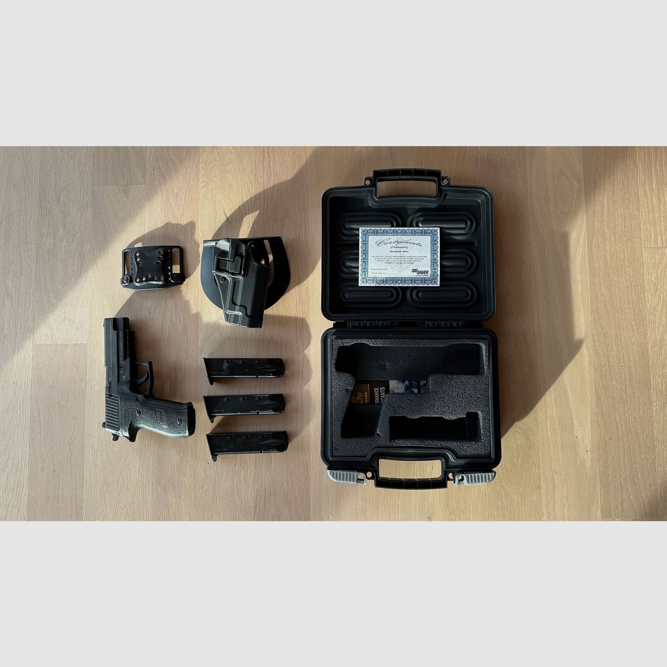 Sig Sauer P226 Mk25 9mm mit Holster