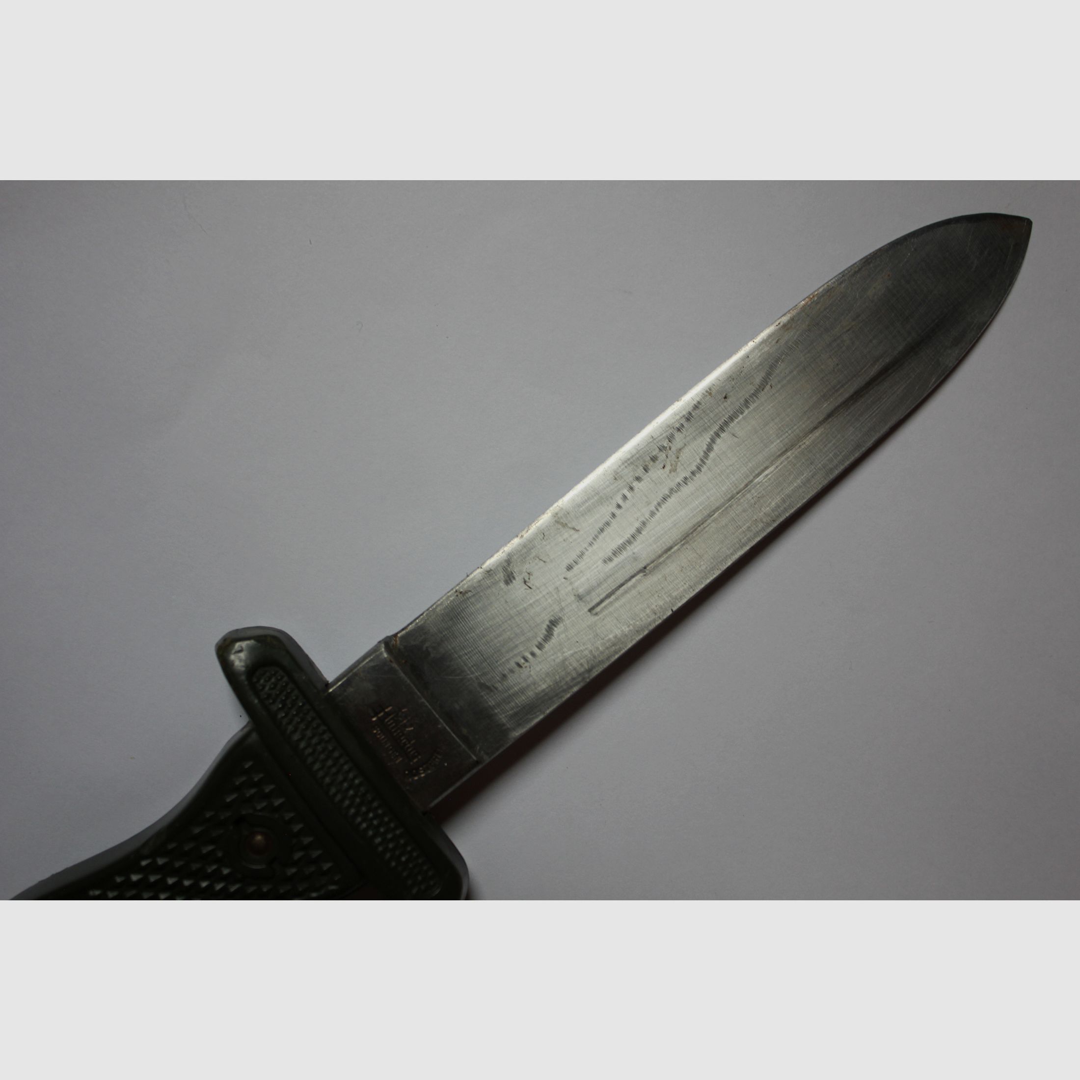 Couteau de randonnée original de Hubertus Solingen de la guerre froide, modèle de couteau de combat de la Bundeswehr et visuellement inspiré du couteau de randonnée HJ