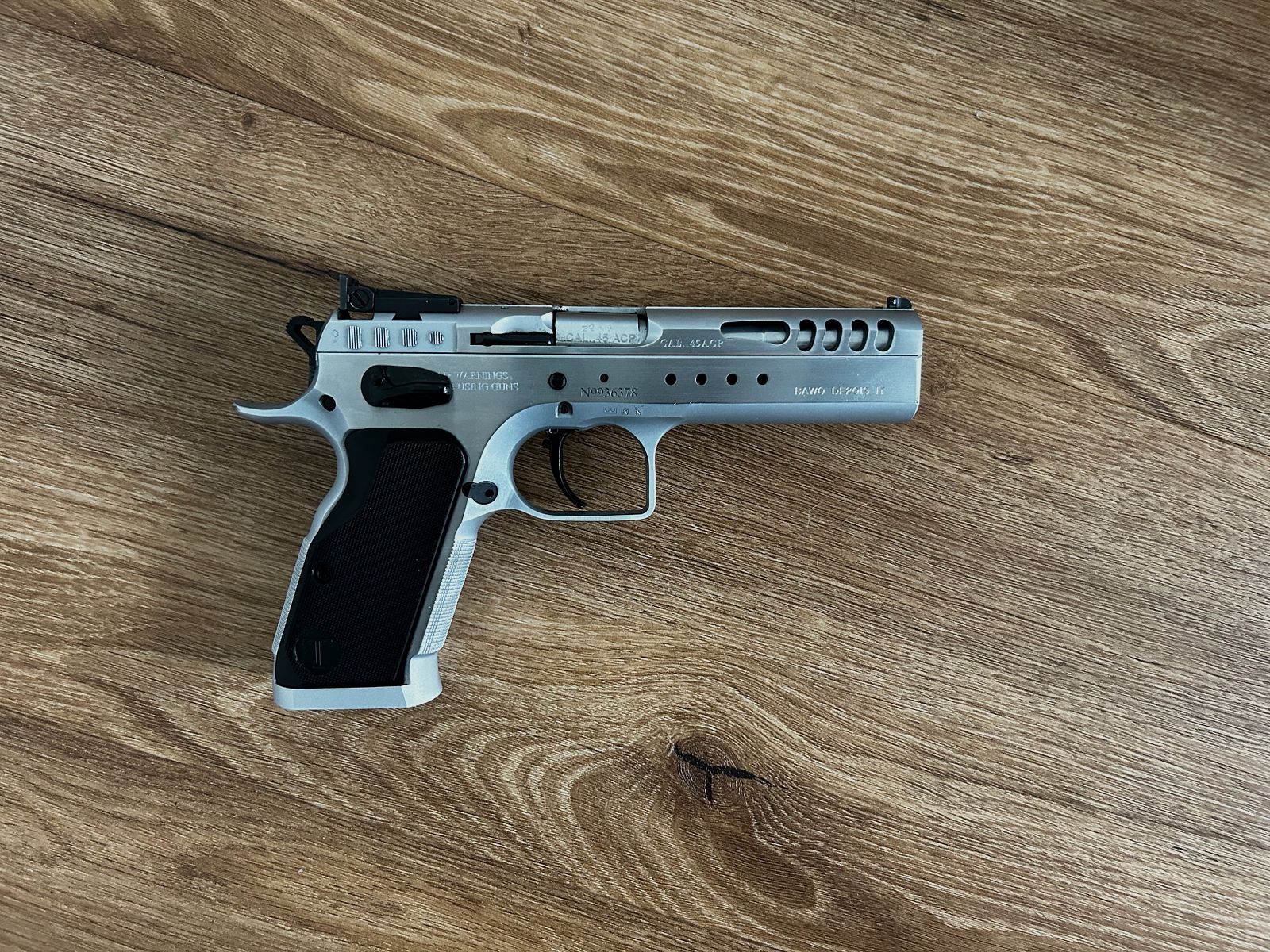 Tanfoglio Pistole Limited Custom, 5" Kaliber .45ACP