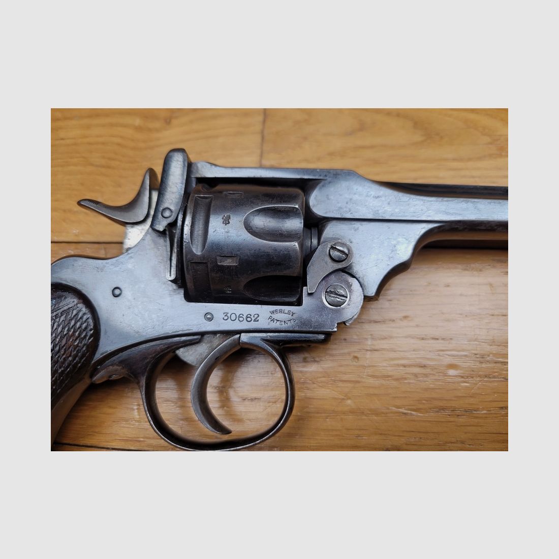 Sehr schöner Revolver Webley & Scott MKIII – Kaliber 38 /38S&W – hervorragende Fertigung aus Birmingham der 30er Jahre – sehr guter ästhetischer und mechanischer Zustand – sehr schöne gebrauchte Waffe in TBE +, Bild 4 von 16