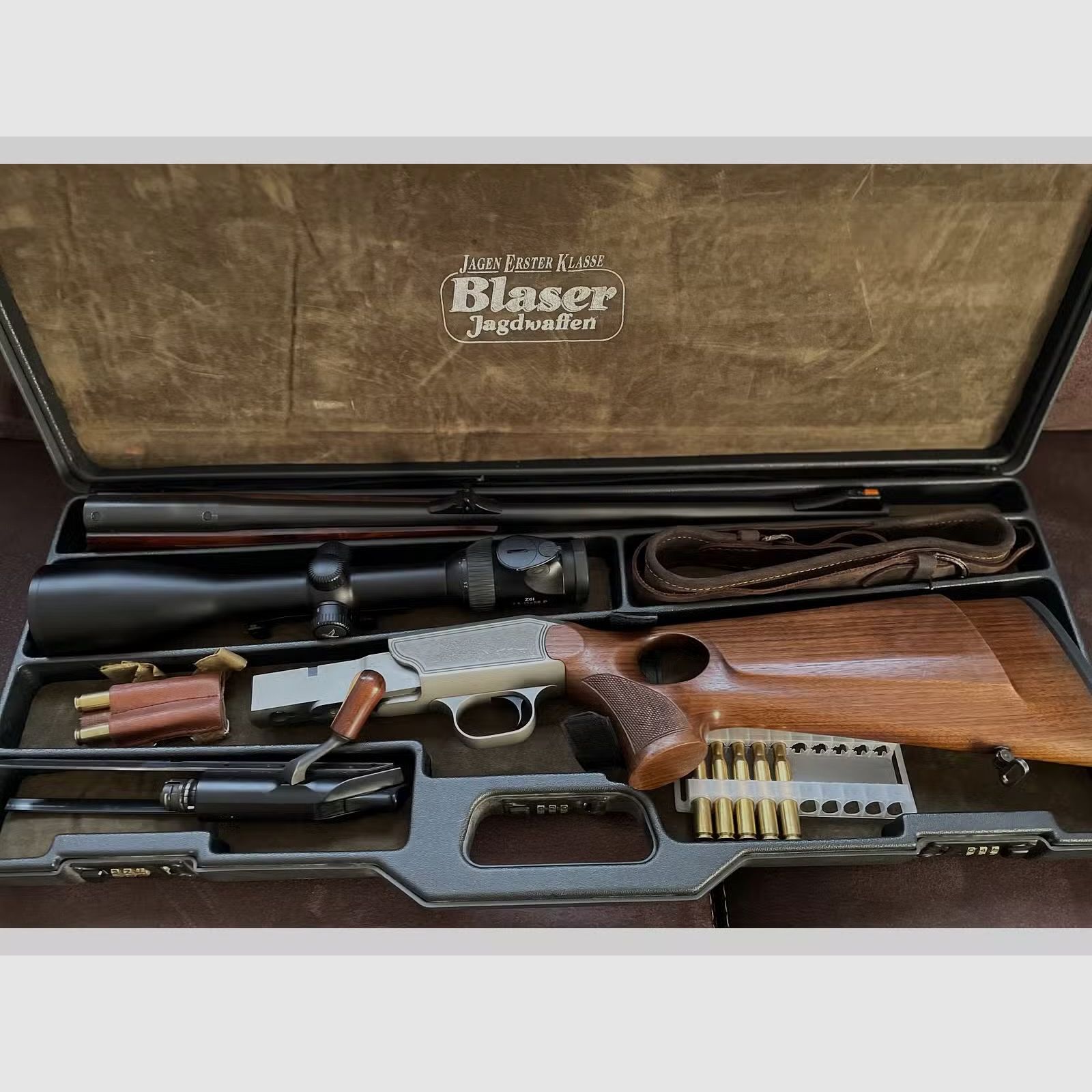 Blaser R93 STD, .30-06, Lochschaft, Holz