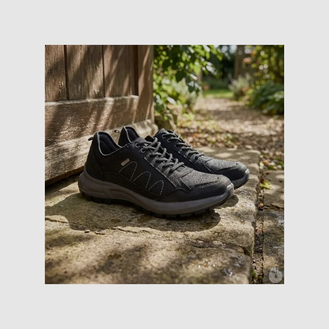 Schwarze niedrige Ayoka Dick Schuhe aus wasserdichtem Leder, Bild 1 von 14