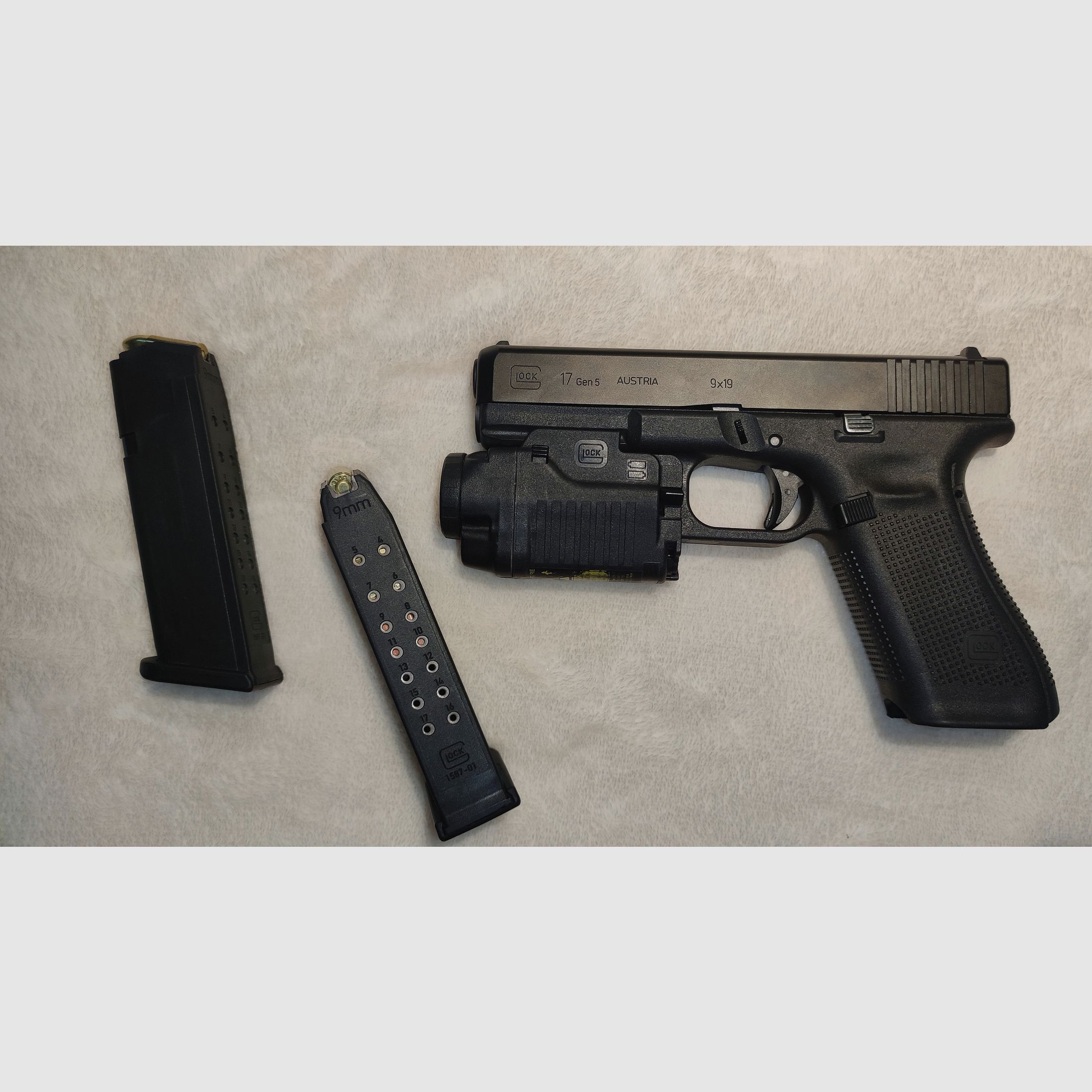 Glock17 Gen5 with accessories like new