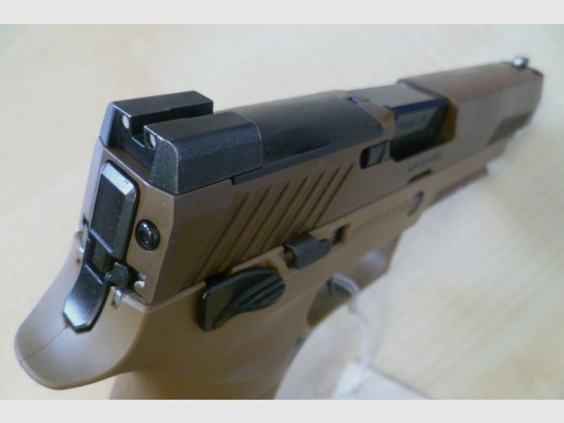 Pistole SIG Sauer P320 M17 Coyote 9mm Luger