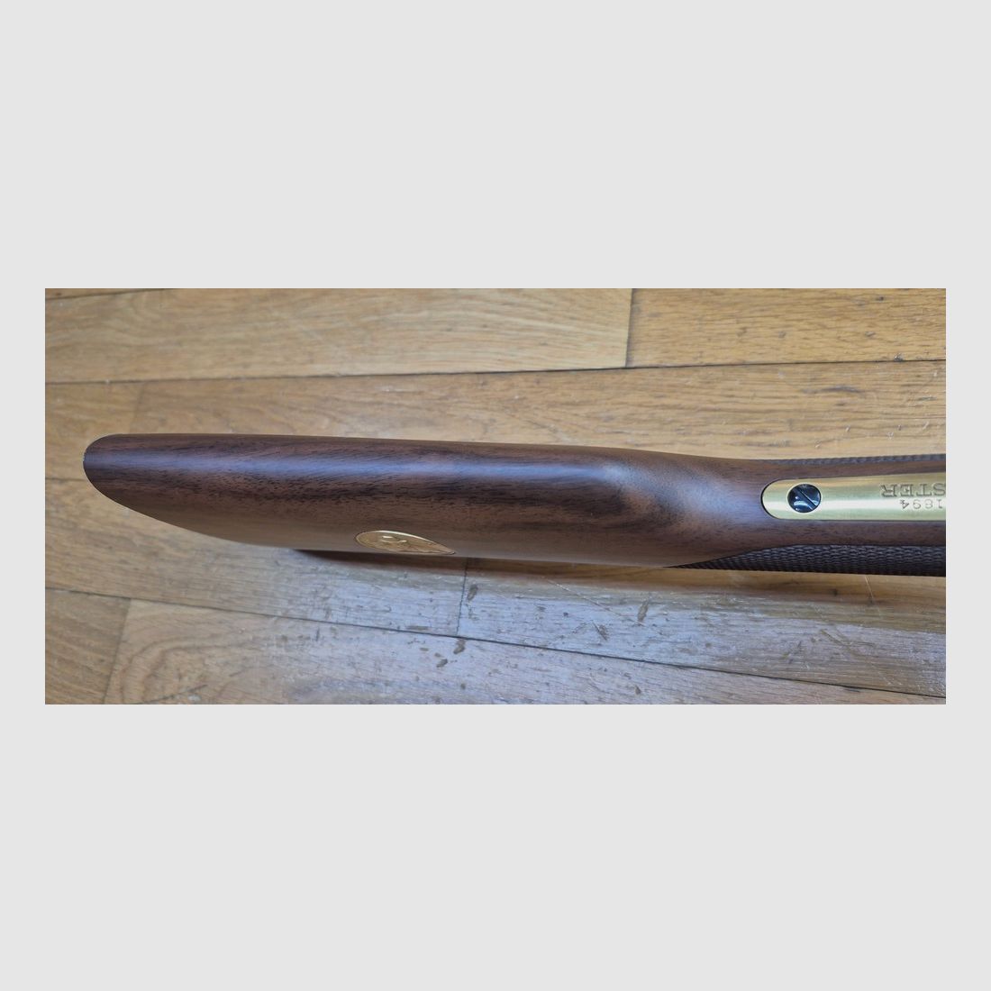 Winchester commemorative « Oliver F. Winchester » OFW 1894 – 19,999 pcs. – Superb checkering – 38-55Win – Never fired – Original box and empty ammunition box of the model – Condition TBE+++, image 22 of 41