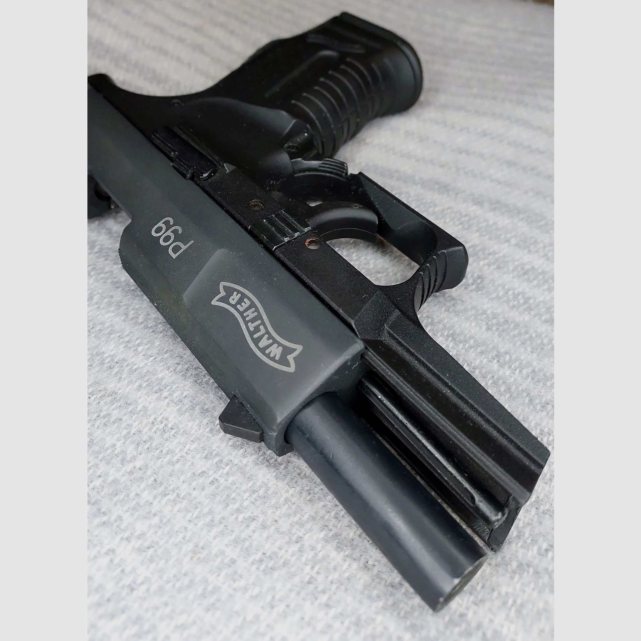 Walther P99 Schreckschuss Pistole 9mm P.A.K. (PTB 762) mit Multiabschussbecher