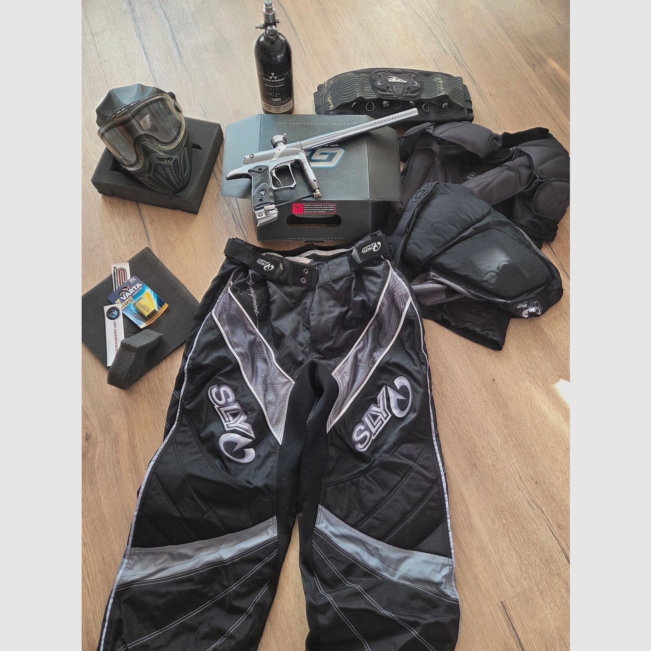 Paintball Markierer Dangerous Power G4 inklusive Zubehör 