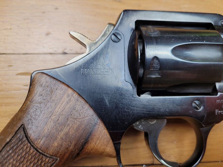 Sehr schöner Revolver Manurhin MR73 Police 4 Zoll – .357 Mag – Herstellung Manurhin Serie C von 1980 – schöner Brünierung – Lauf und Kammern spiegelnd – enger Durchmesser 355′ – einer der »echten« MR73 Sammlerstücke! – TBE, Bild 16 von 17