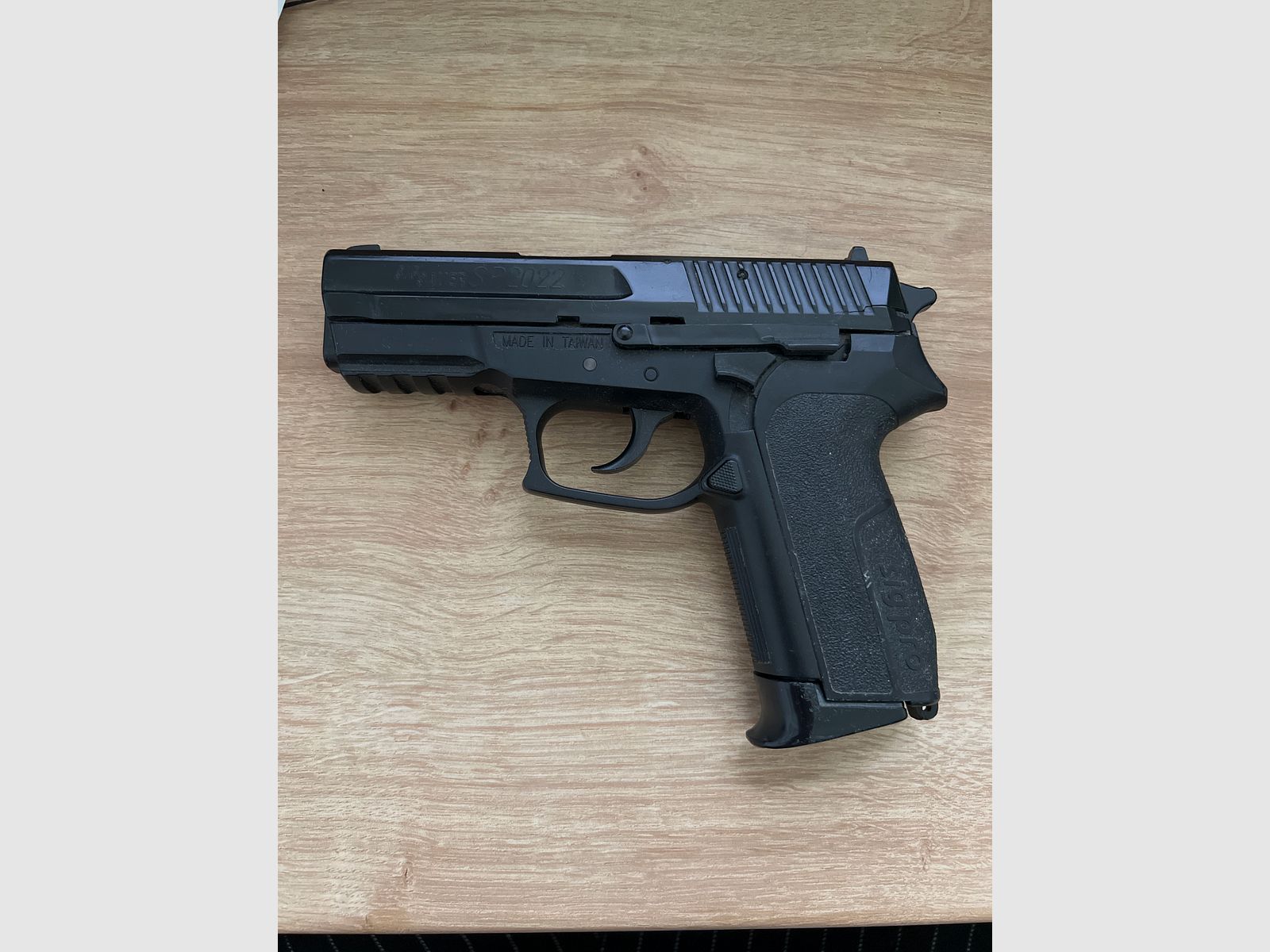 Sig Sauer SP2022 Airsoft / 0.5 Joule / 6mm BB